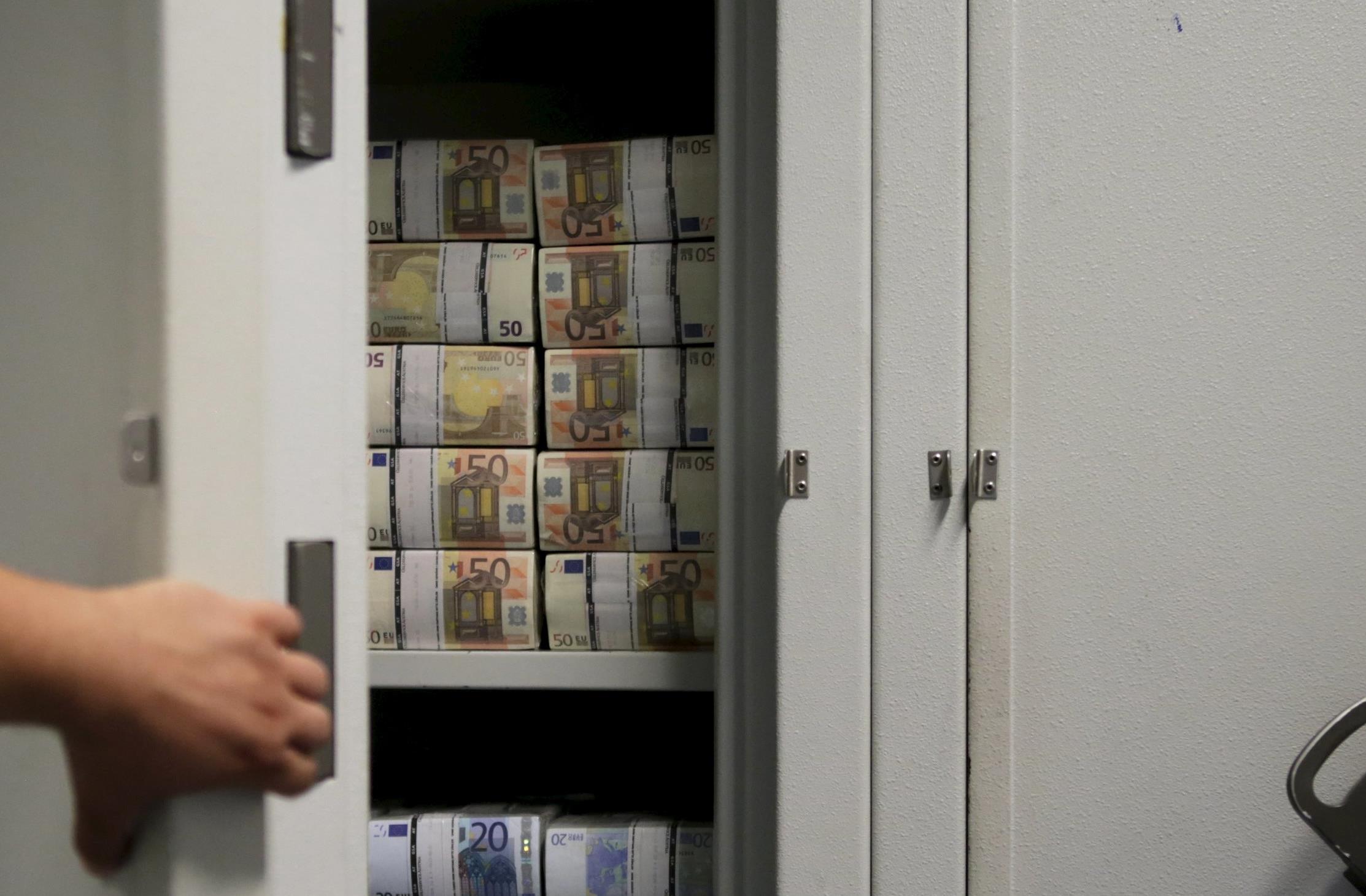 Ενεργοποιείται ο «Μεγάλος Αδελφός» για τον έλεγχο των καταθέσεων