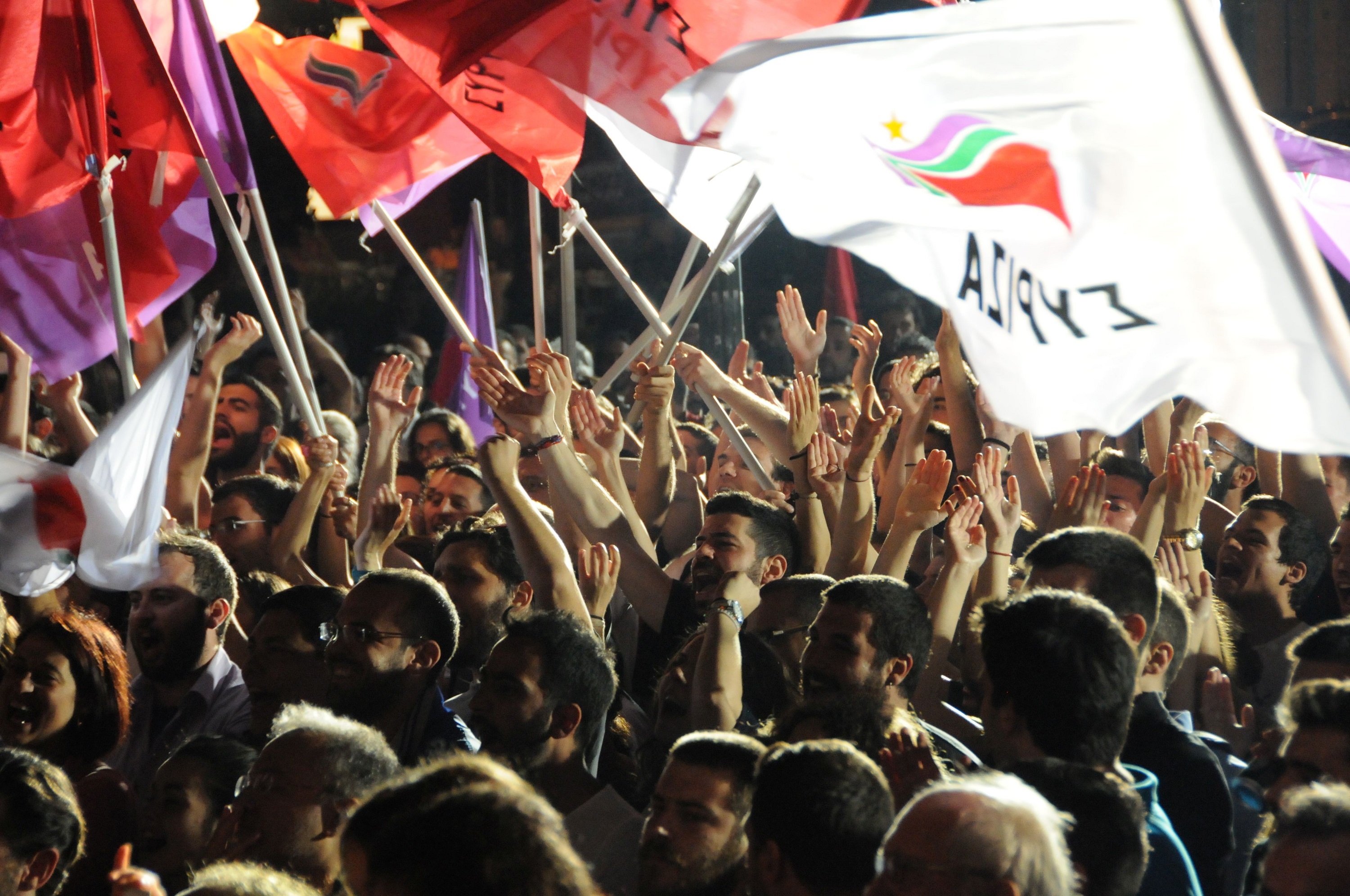 Σφοδρές αντιδράσεις για ερωτηματολόγιο της νεολαίας ΣΥΡΙΖΑ