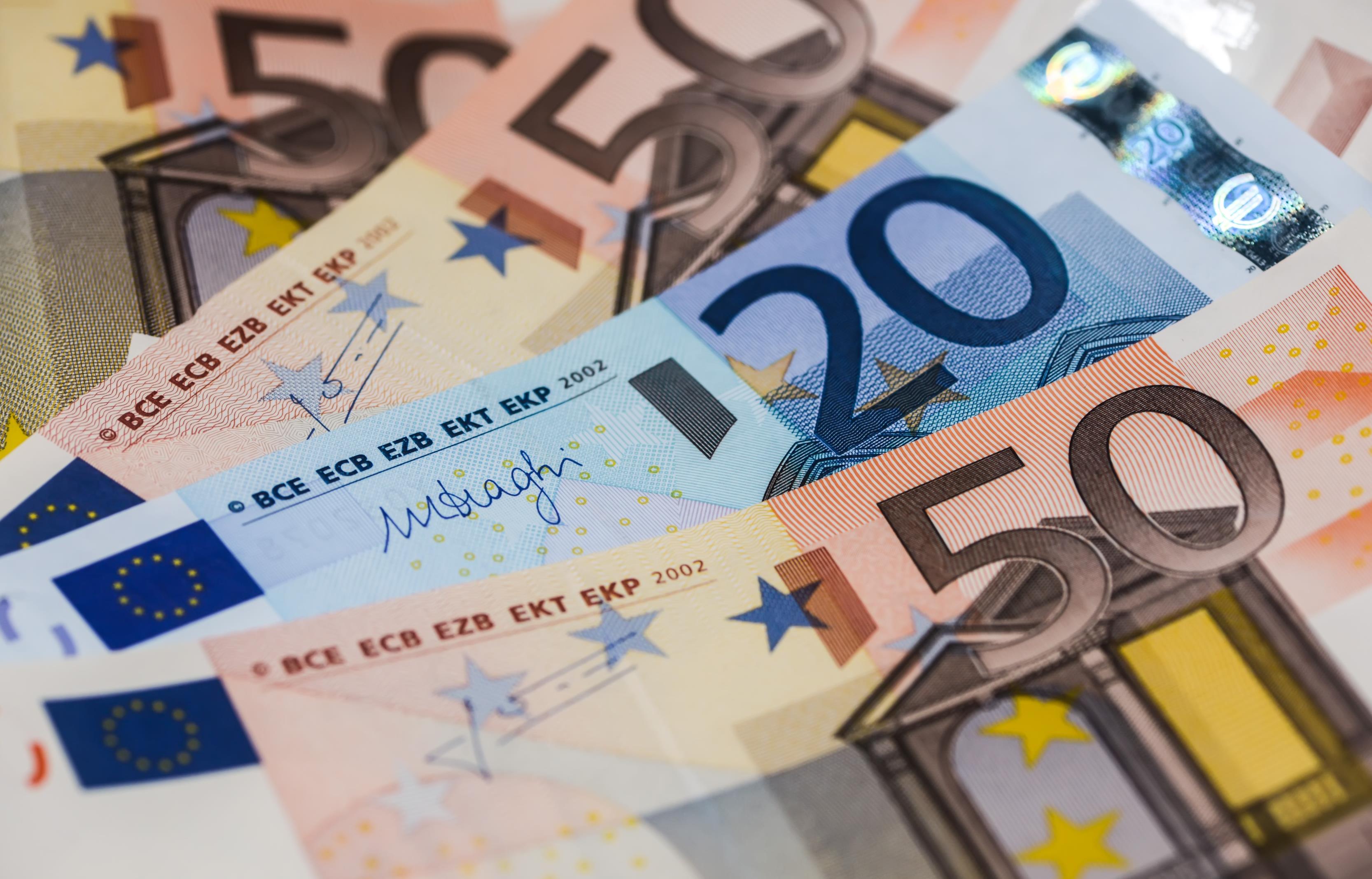 Πρόσθετο φόρο έως 580 ευρώ φέρνει η μείωση του αφορολόγητου