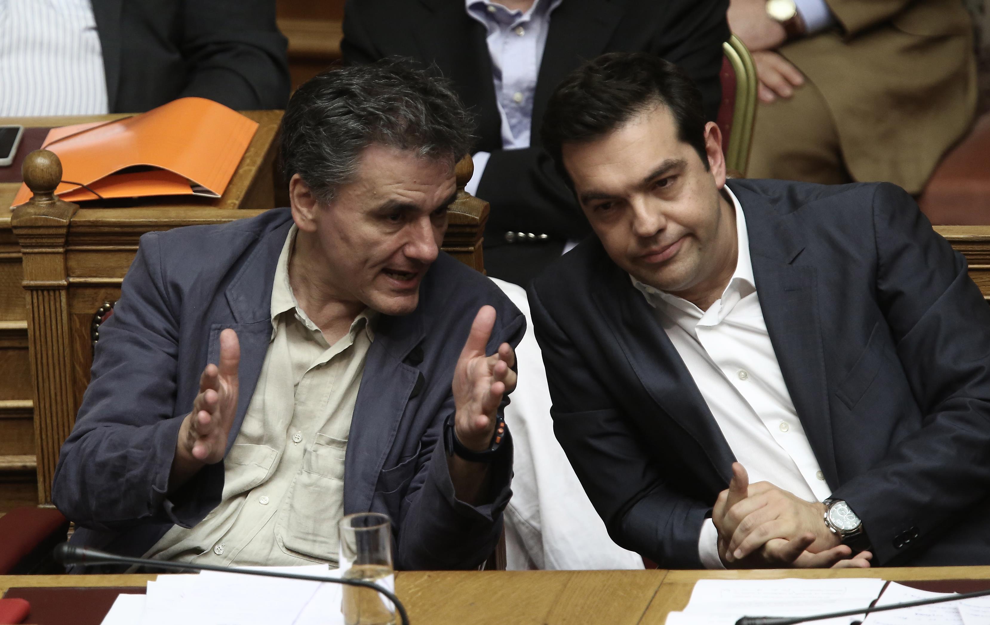 Στην κόψη του ξυραφιού οι διαπραγματεύσεις κυβέρνησης-δανειστών