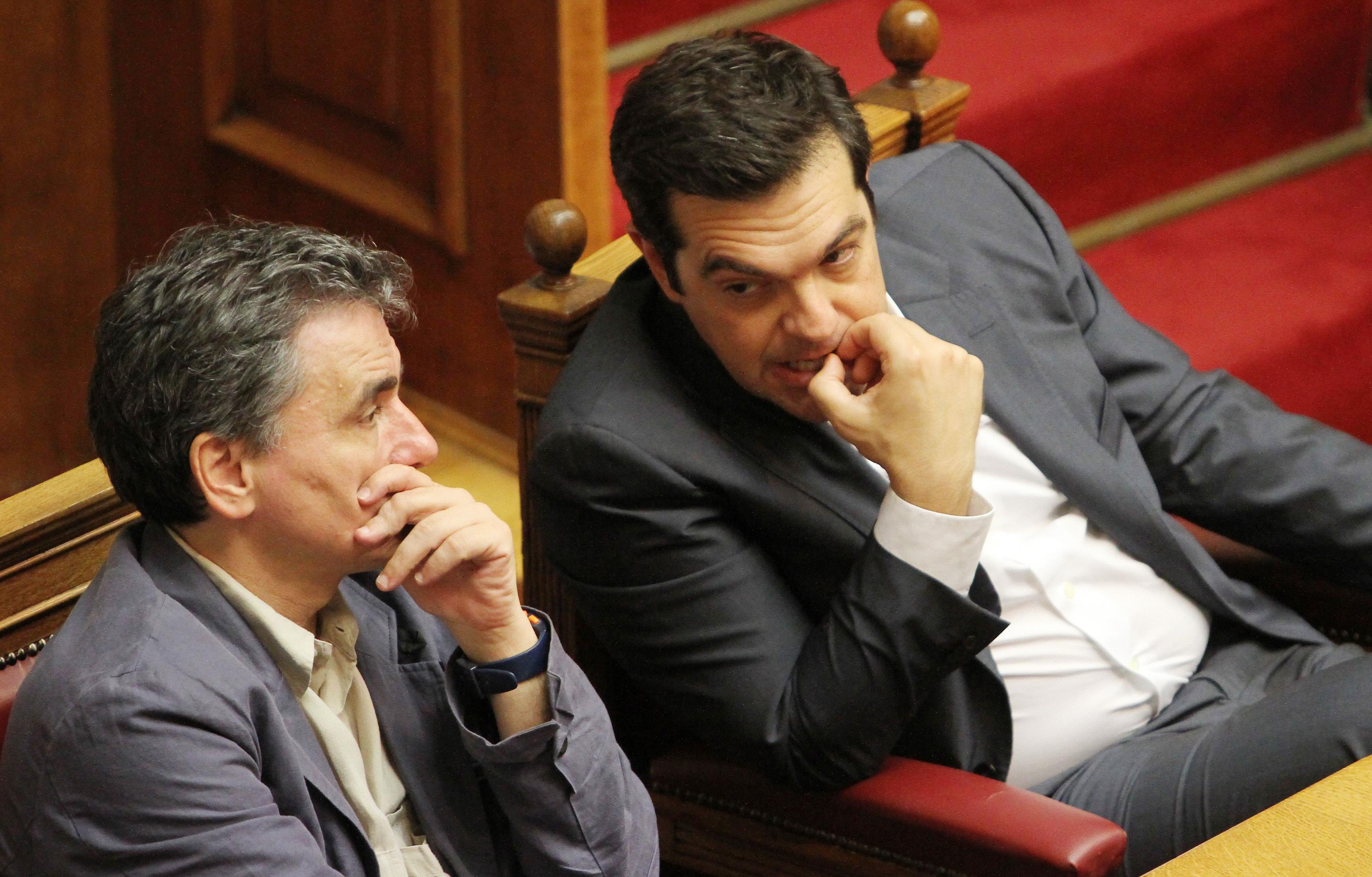 Ψήφιση προαπαιτούμενων σε δόσεις μελετά η κυβέρνηση