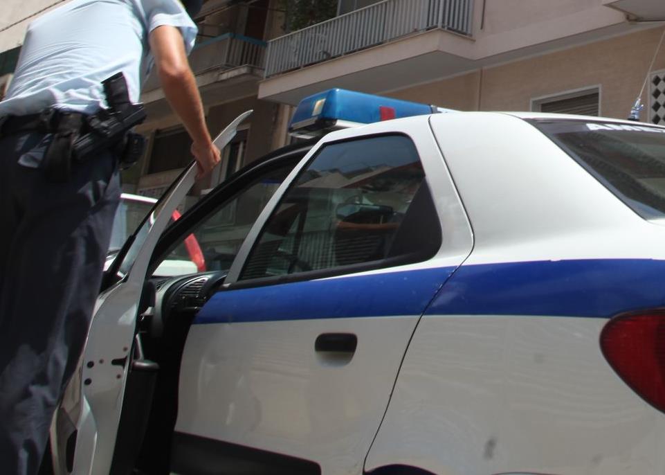 Επίθεση με γκαζάκια στο Δημαρχείο και τα ΕΛΤΑ Δάφνης