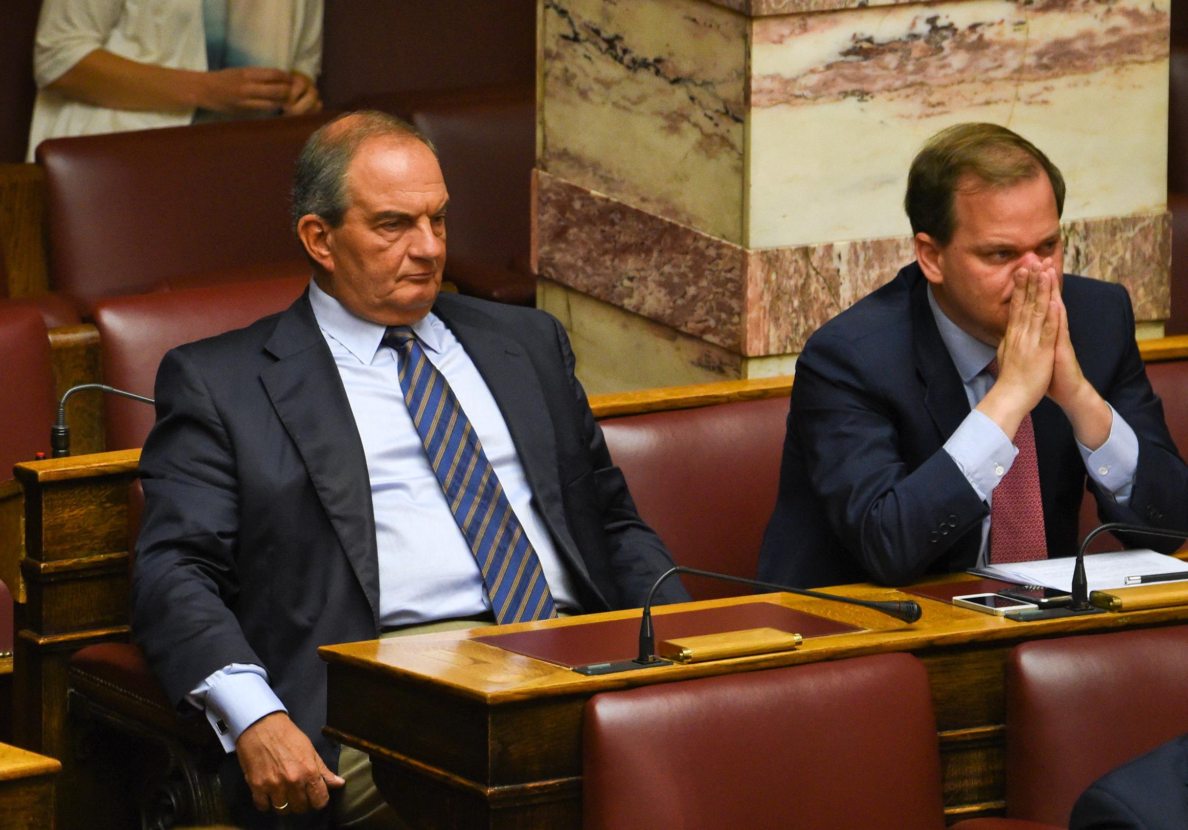 Επιχείρηση αποδόμησης Καμμένου με υπογραφή Καραμανλή