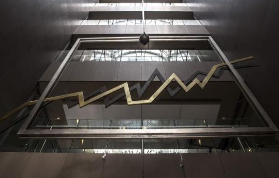 Πτώση στο Χρηματιστήριο της Αθήνας με το βλέμμα στο Eurogroup