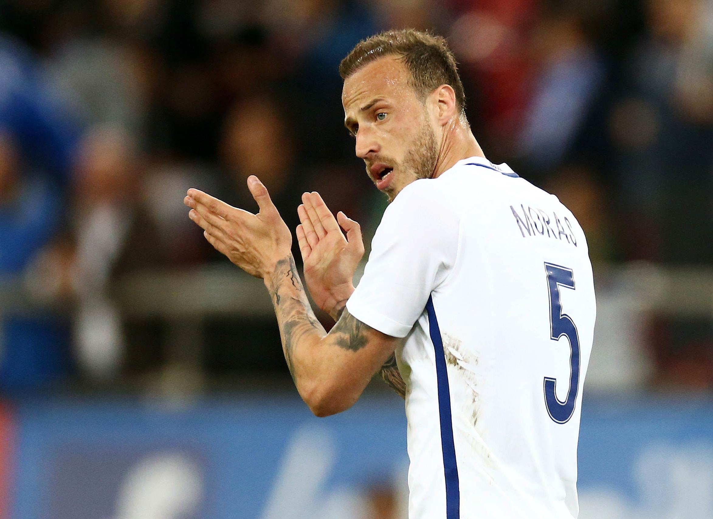 Μόρας: «Μπράβο στον Ζέκα, αλλά παίρνει τη θέση Ελληνα»