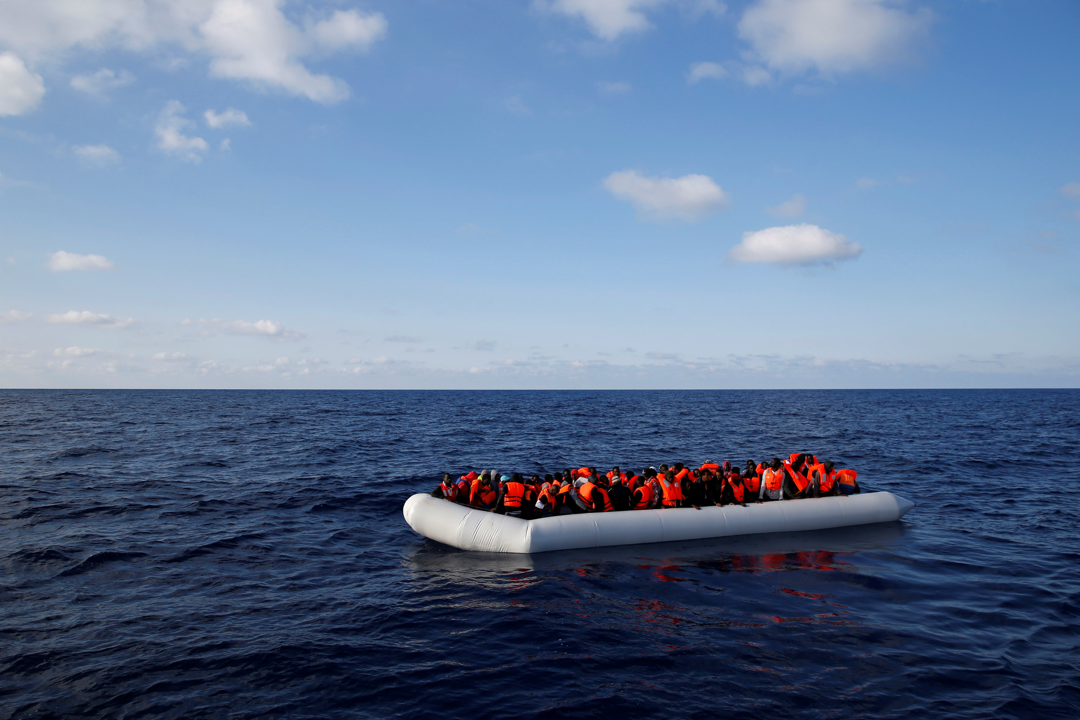 Νέο προσφυγικό δράμα, 250 άνθρωποι πνίγηκαν στα νερά της Μεσογείου