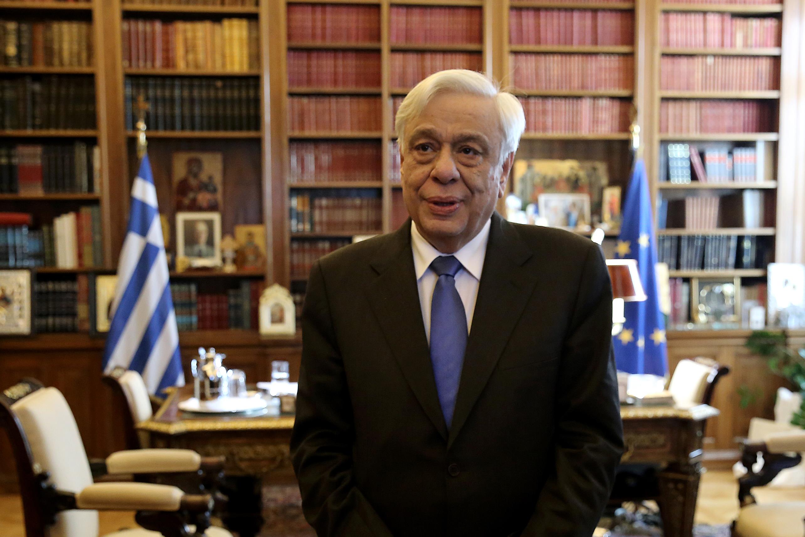 Παυλόπουλος: «Η Ελλάδα ανήκει στην Ευρωζώνη»