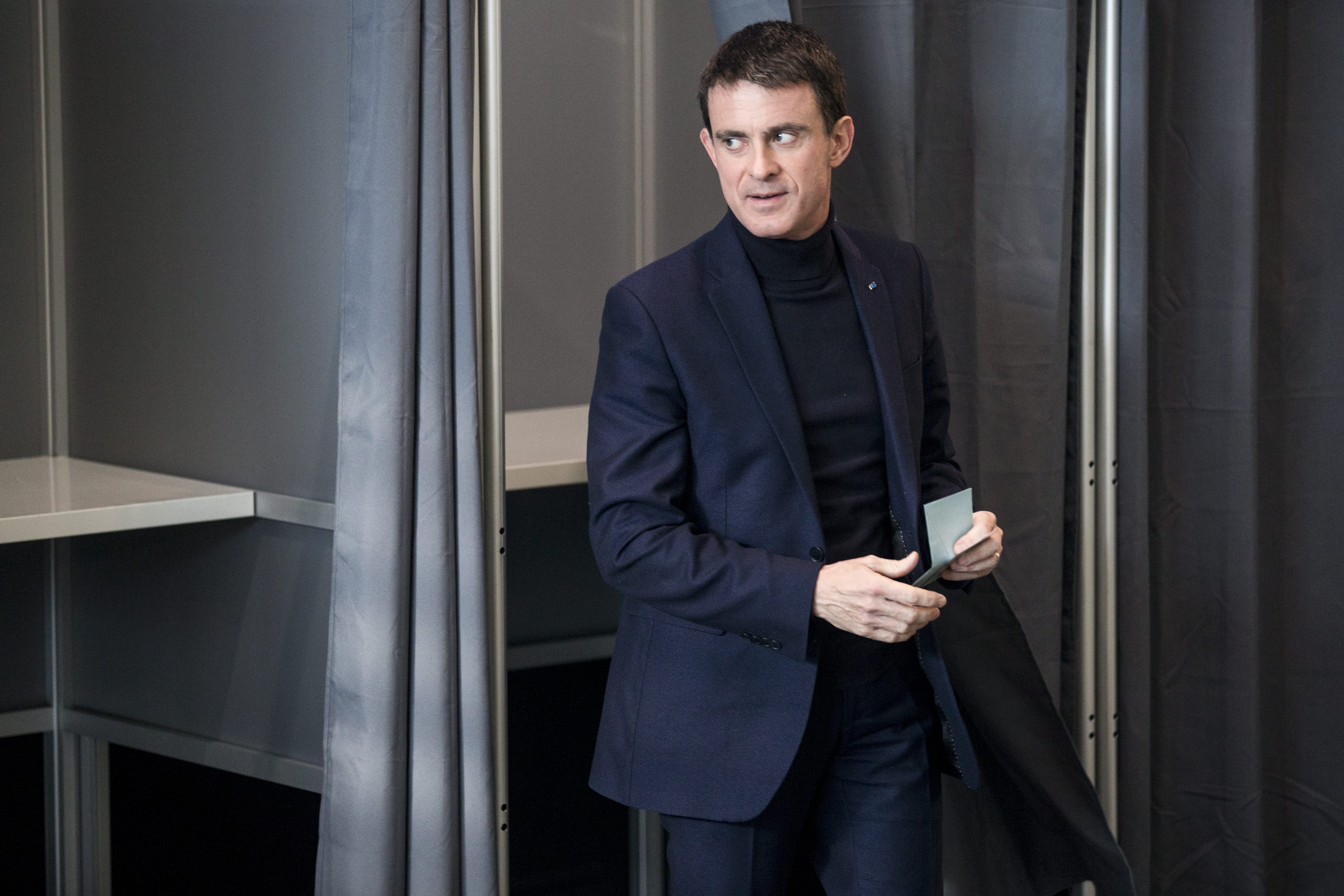 Ακόμα και ο πρώην πρωθυπουργός της Γαλλίας Βαλς ψηφίζει Μακρόν