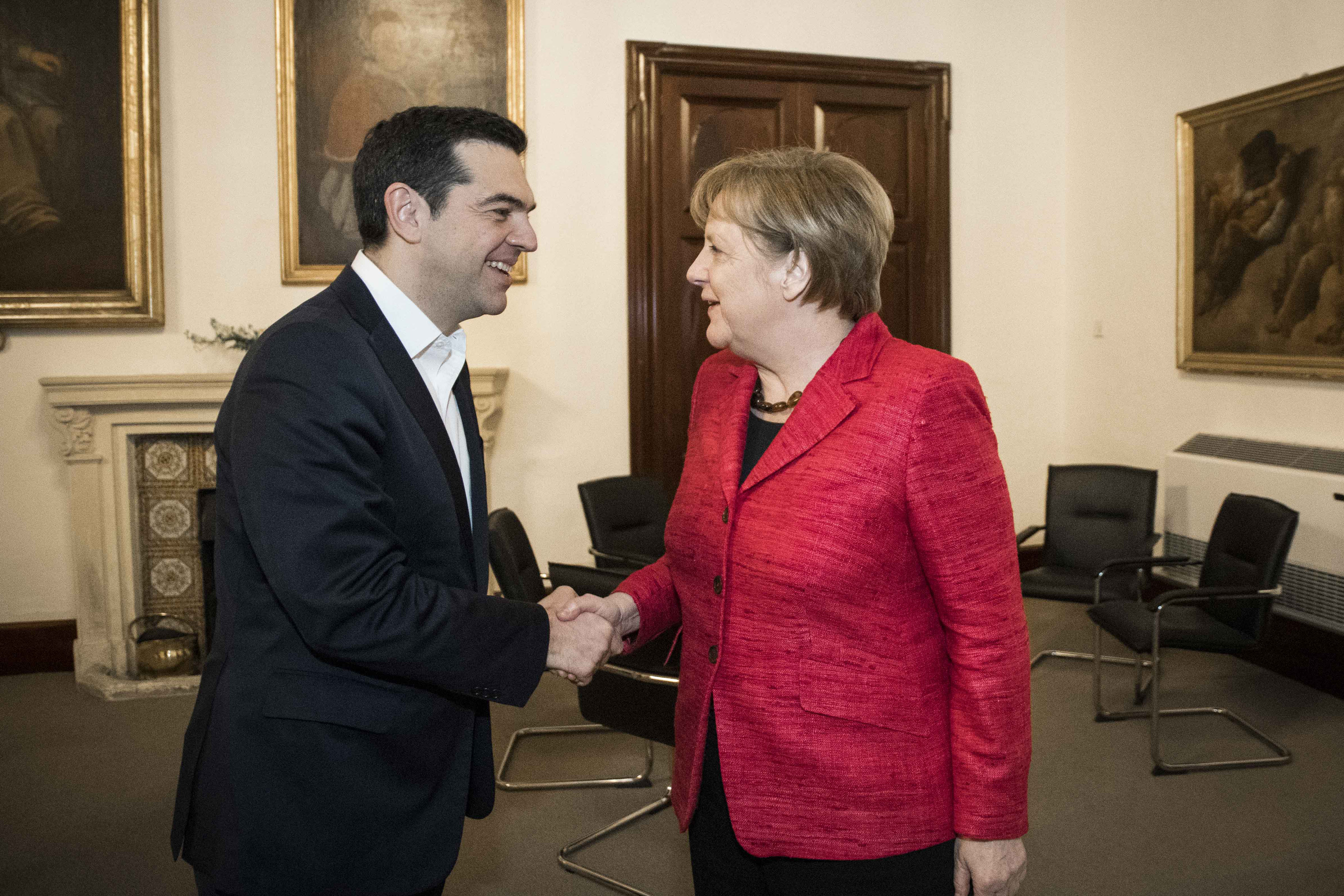 Υπέρ της ένταξης της Ελλάδας στο QE η Μέρκελ