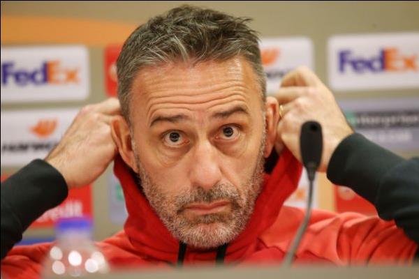 Παρελθόν από τον πάγκο του Ολυμπιακού ο Μπέντο