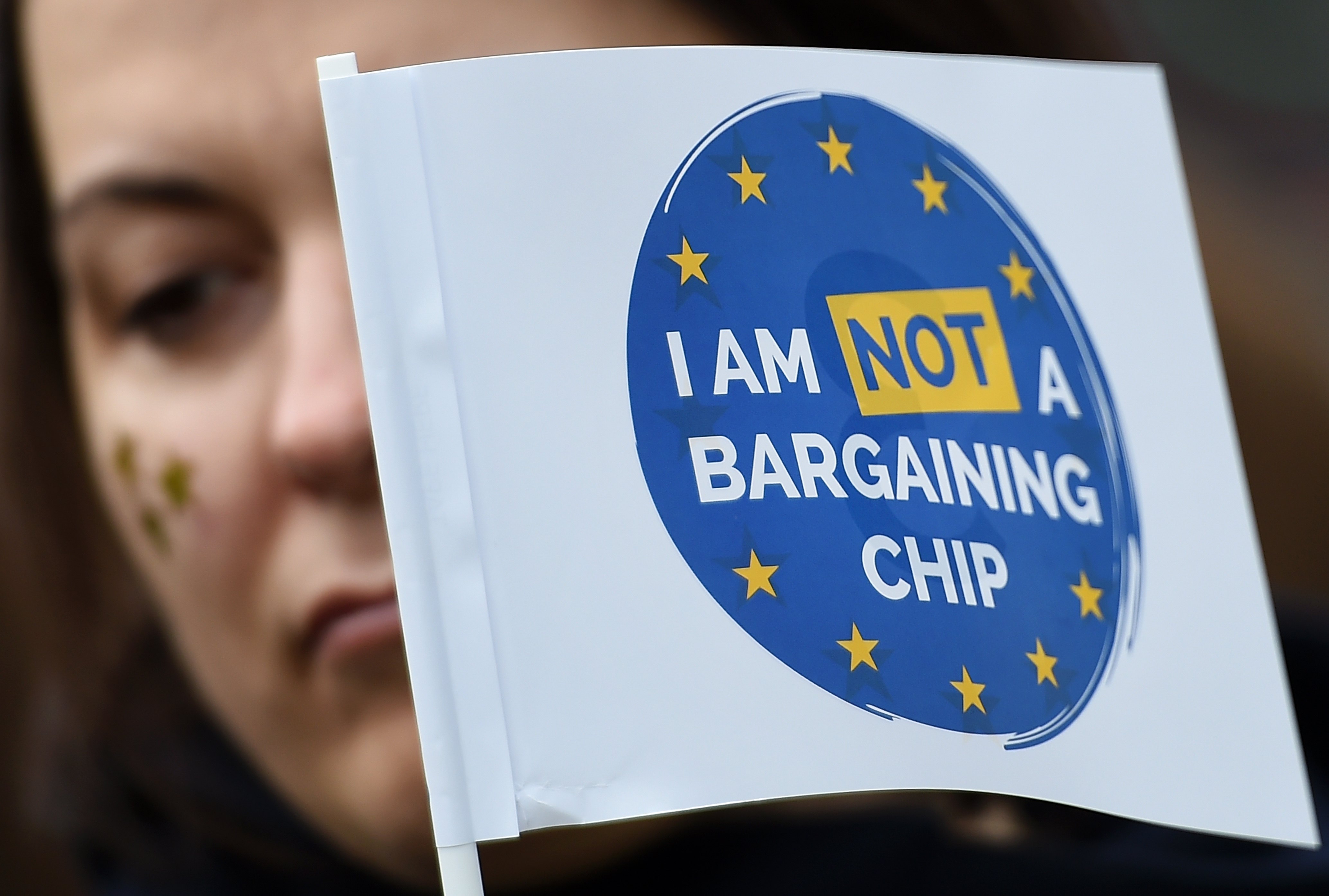 Οδυνηρή ήττα για το Brexit της Μέι στη Βουλή των Λόρδων