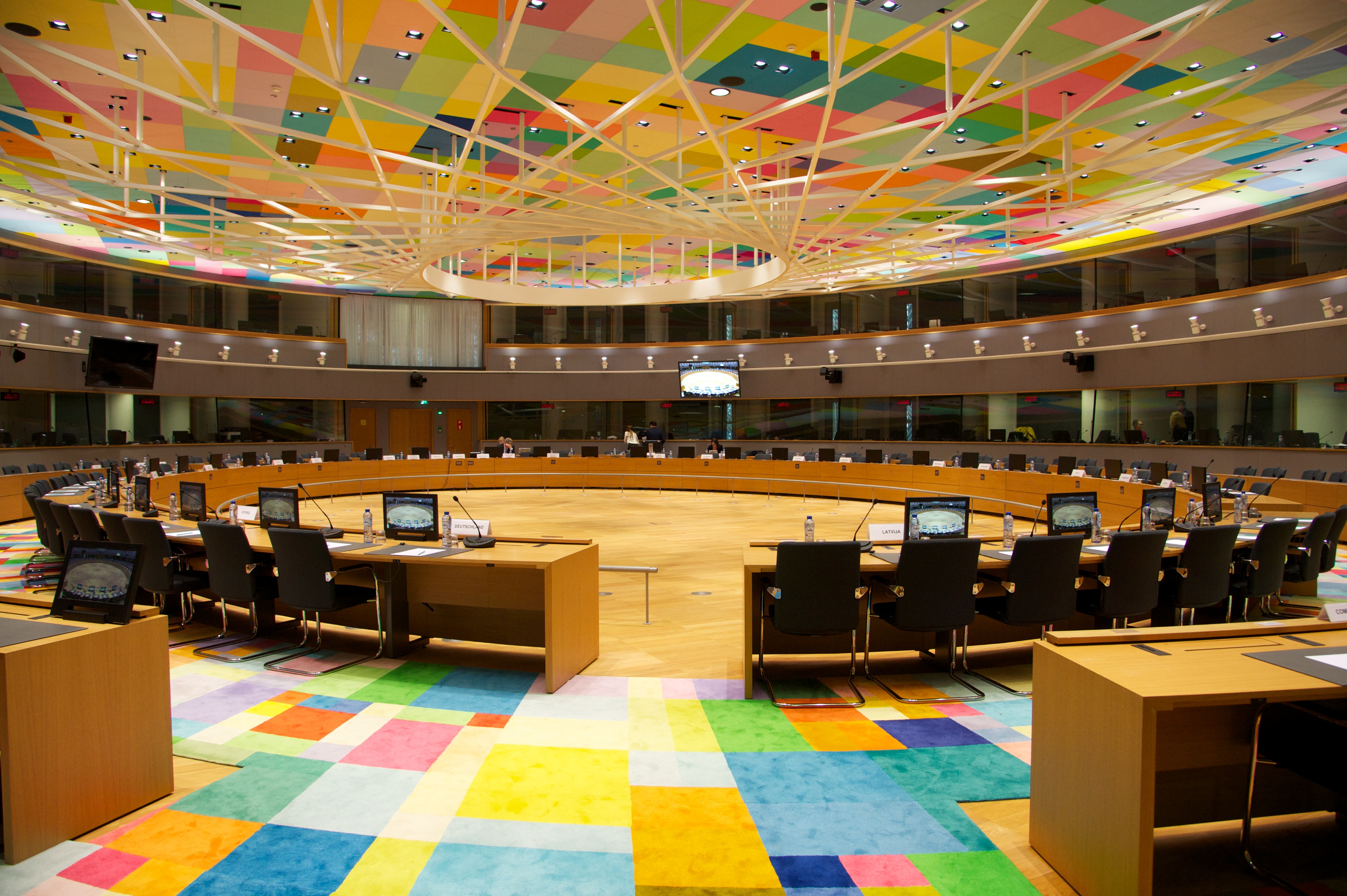 Eurogroup: Αναζητώντας και πάλι την πολιτική λύση