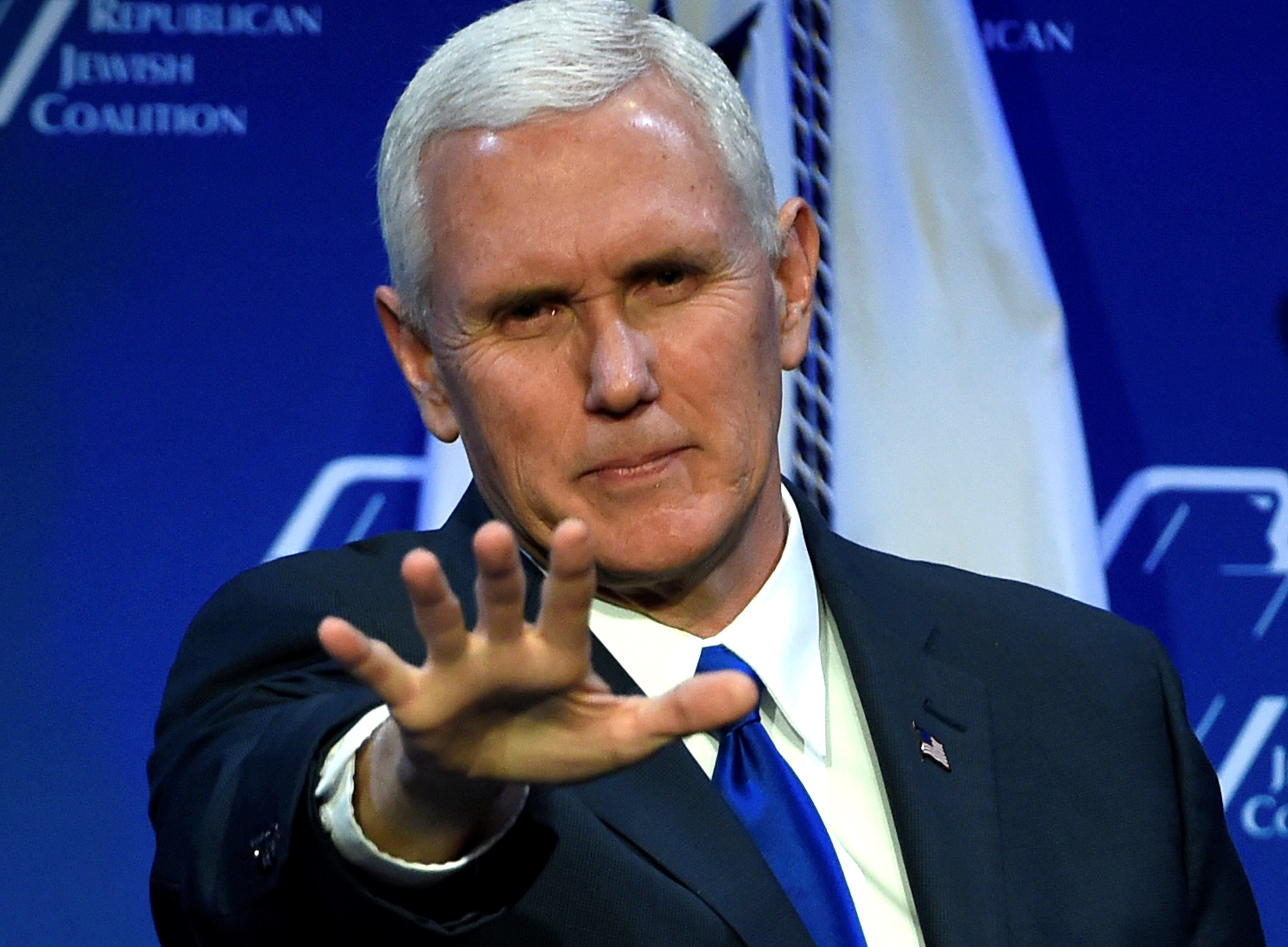 Κάν’το όπως η Χίλαρι: Ως κυβερνήτης, και ο Πενς χρησιμοποιούσε ιδιωτικό mail