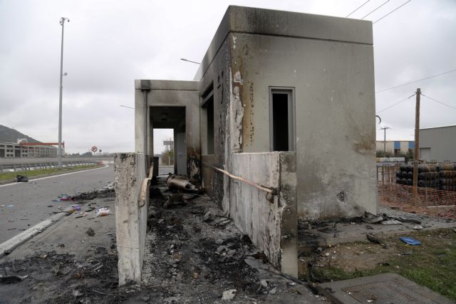 Βαθειά οδύνη στην κηδεία μητέρας και παιδιού που σκοτώθηκαν στην εθνική