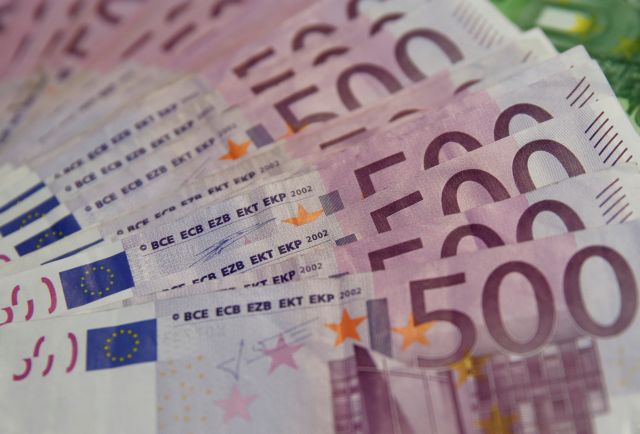 Ξένοι επενδυτές πούλησαν ομόλογα της ευρωζώνης για πρώτη φορά μετά το 1999