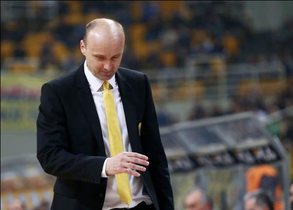 Τέλος ο Ζντόβτς από τον πάγκο της ΑΕΚ