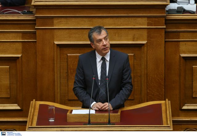 Θεοδωράκης: Δεν θα χαριστούμε σ’ όσους βλέπουν ψήφους πίσω από την ασέβεια στους νεκρούς