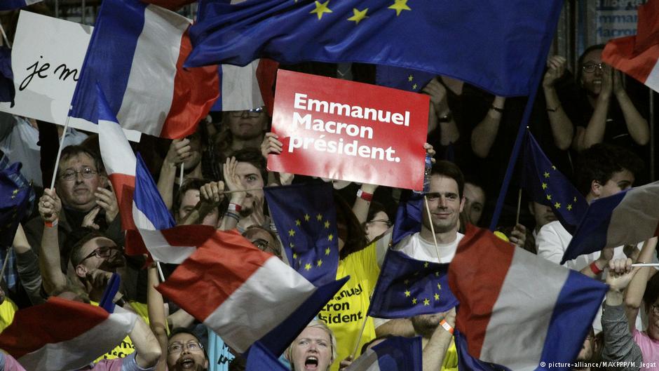 «Ριζική ανασυγκρότηση» υπόσχεται ο Μακρόν