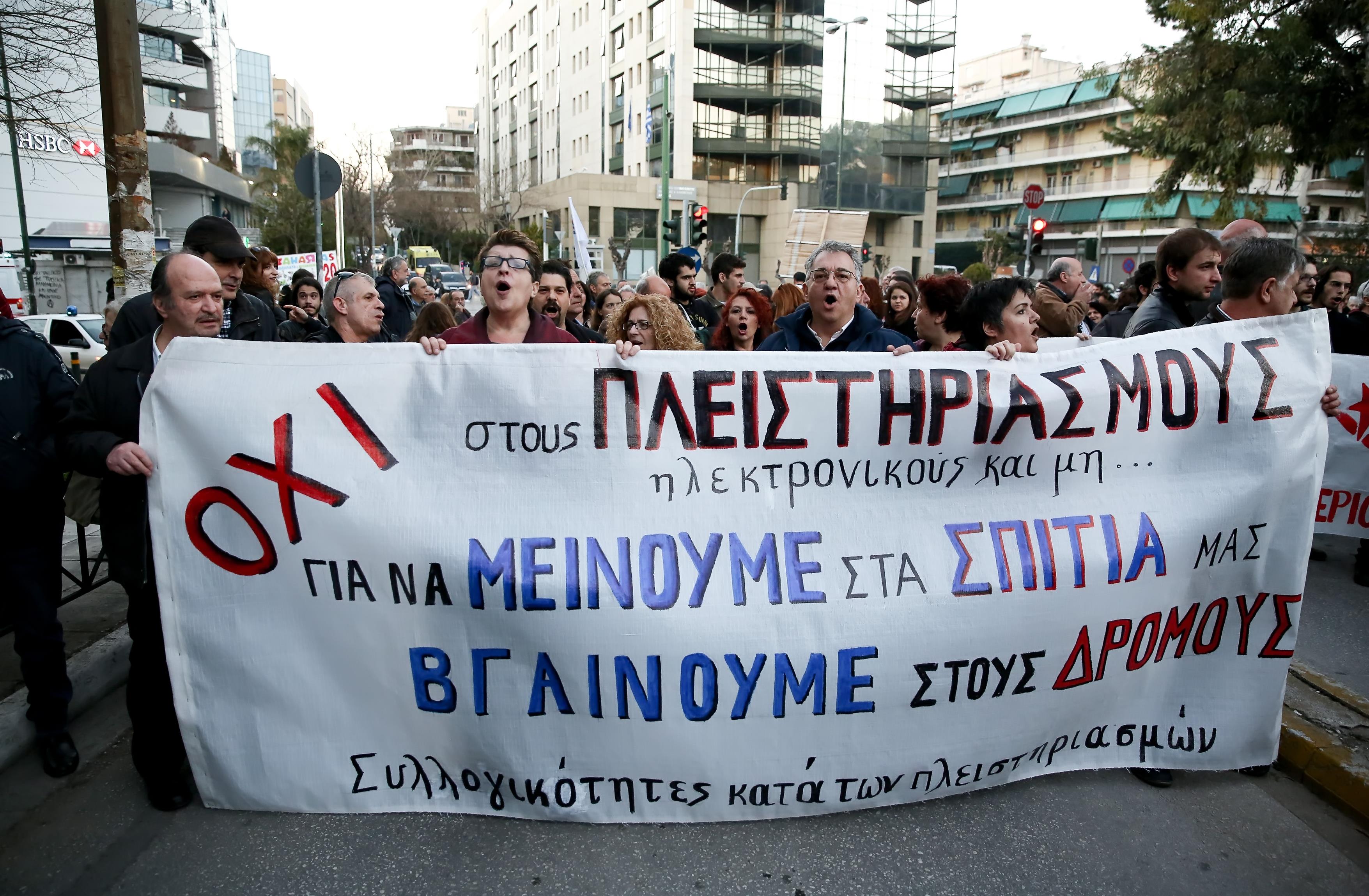 Τι αλλάζει σε κατασχέσεις και πλειστηριασμούς για χρέη στο Δημόσιο