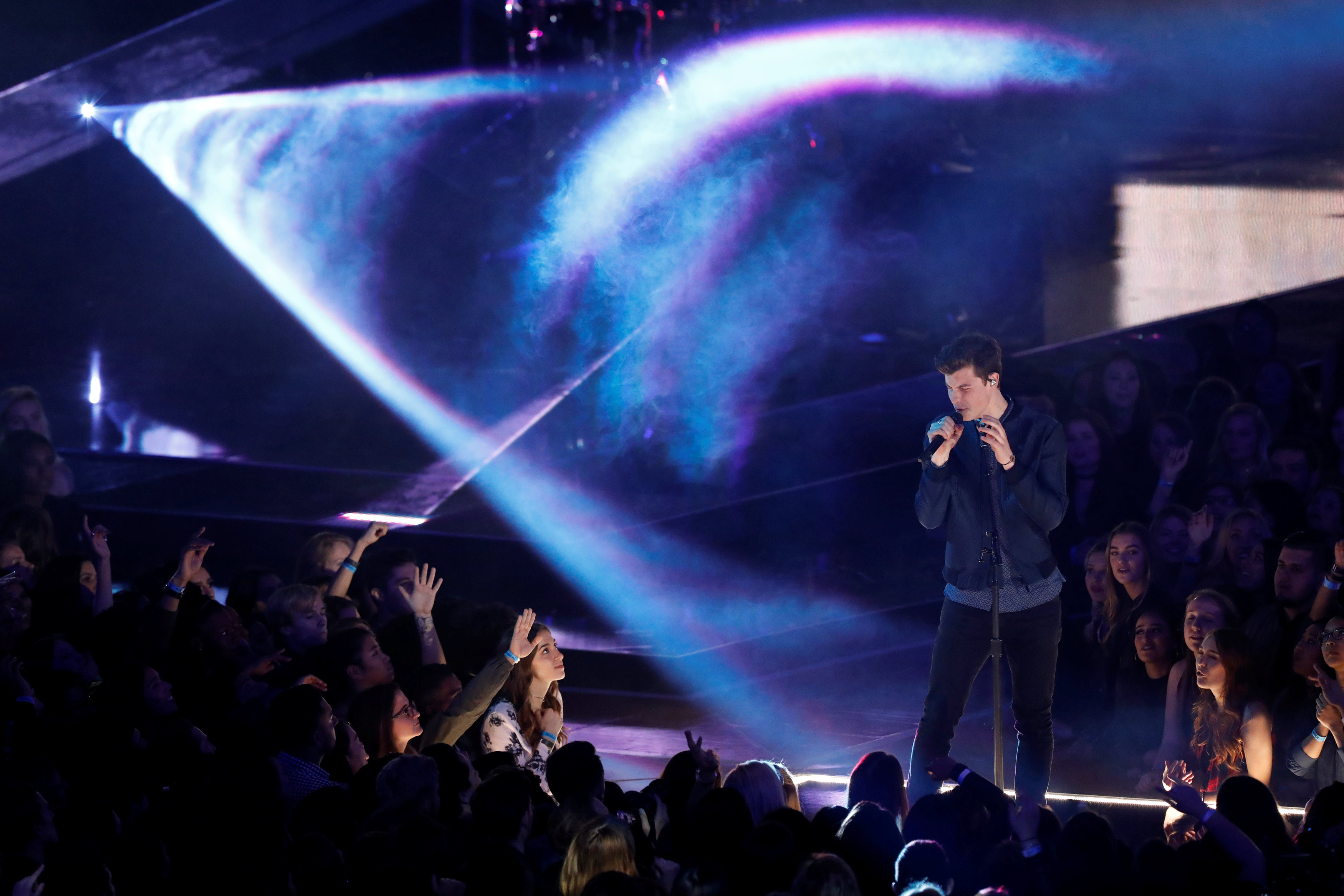 Ο τραγουδιστής Σον Μέντες στην ταινία Summer of Love του Ίβαν Ράιτμαν