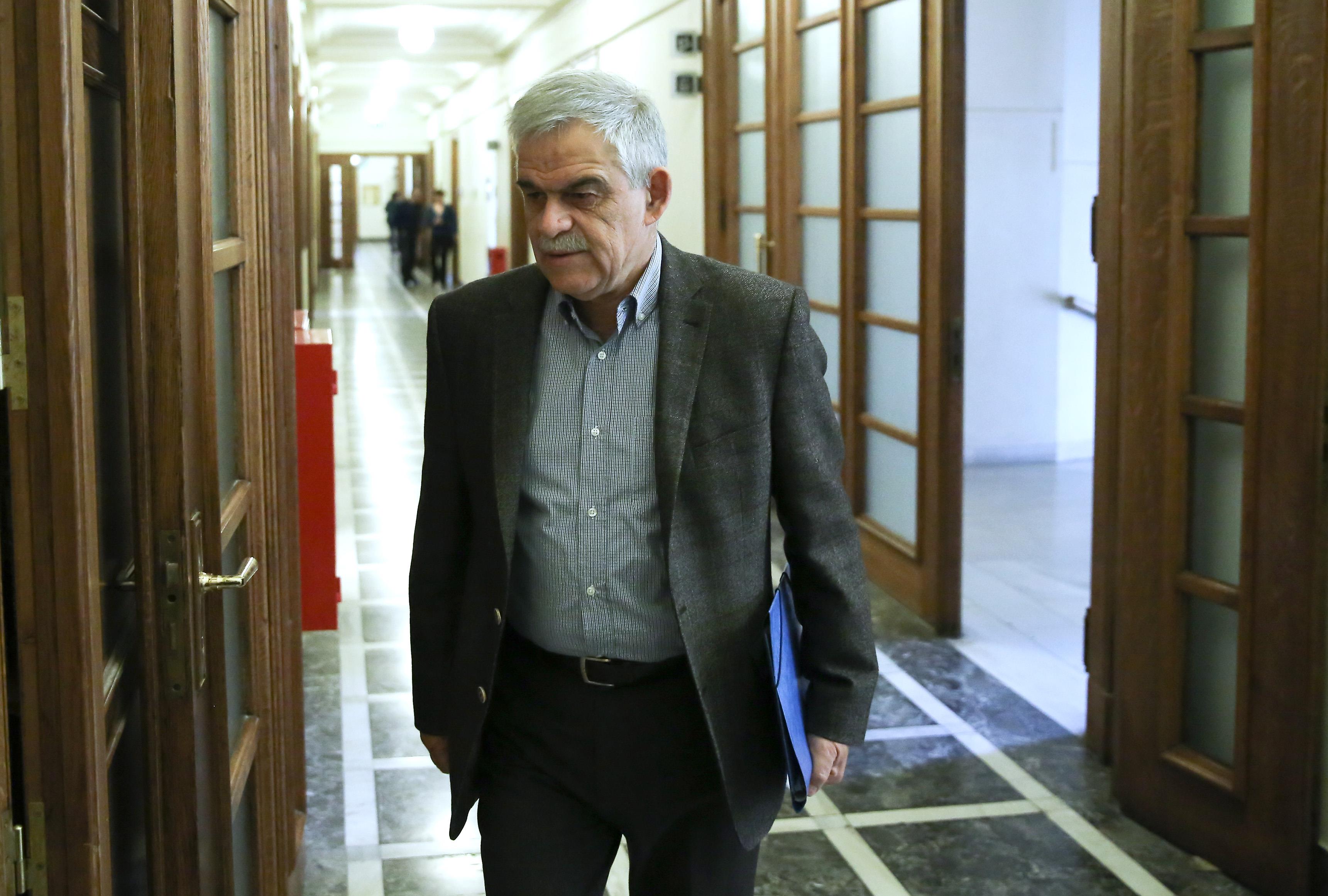 Σε φίλια και εχθρικά «πυρά» απαντά ο Τόσκας