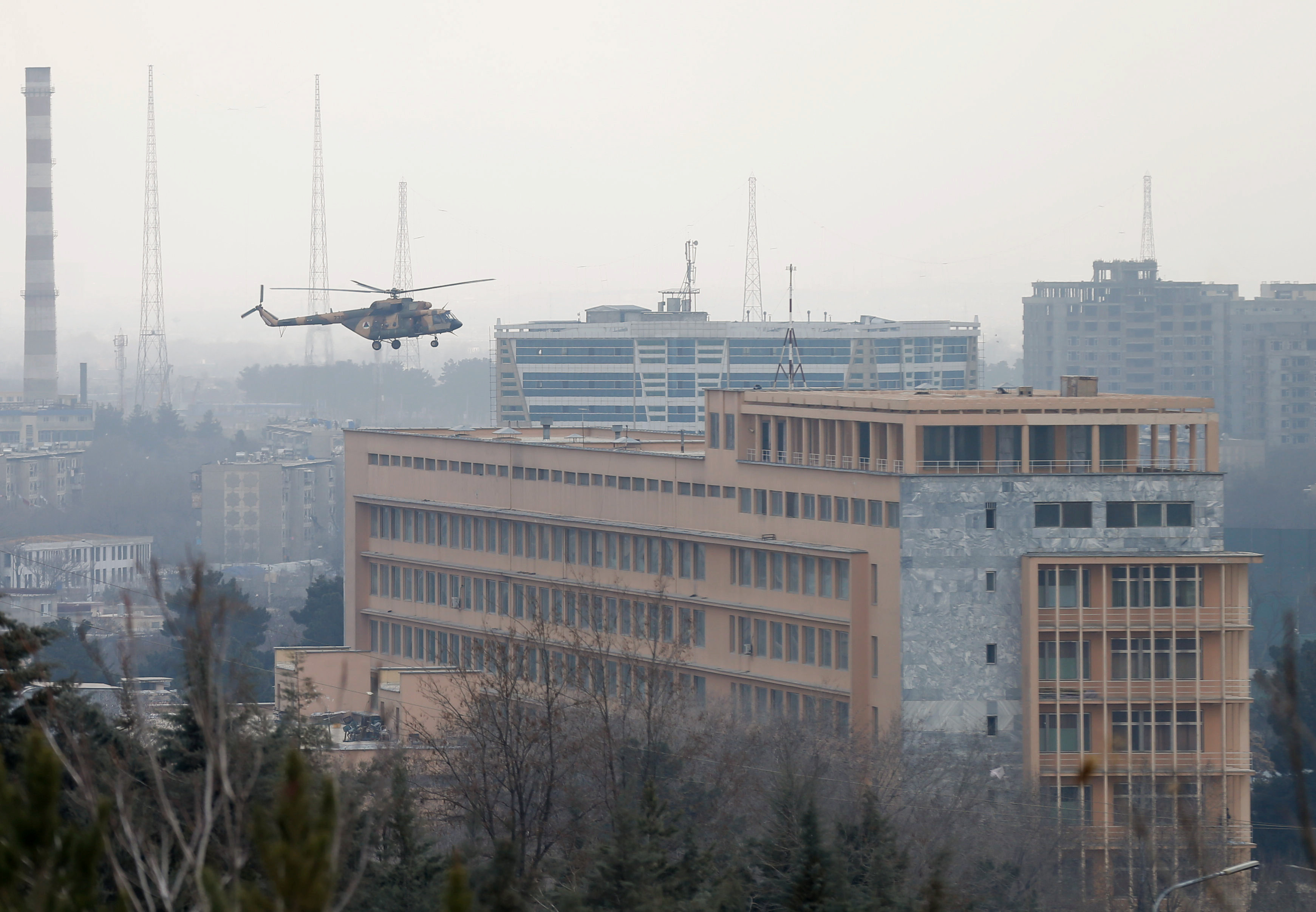 Ένοπλοι ντυμένοι γιατροί εισέβαλαν σε νοσοκομείο της Καμπούλ