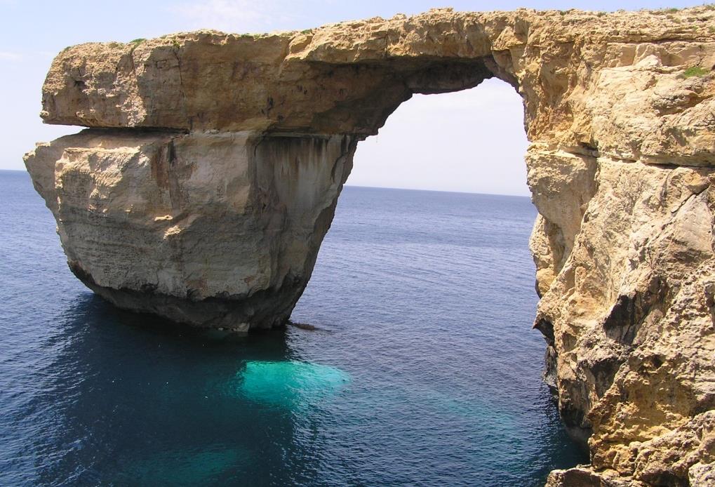 Κατέρρευσε στη θάλασσα η περίφημη πέτρινη αψίδα της Μάλτας