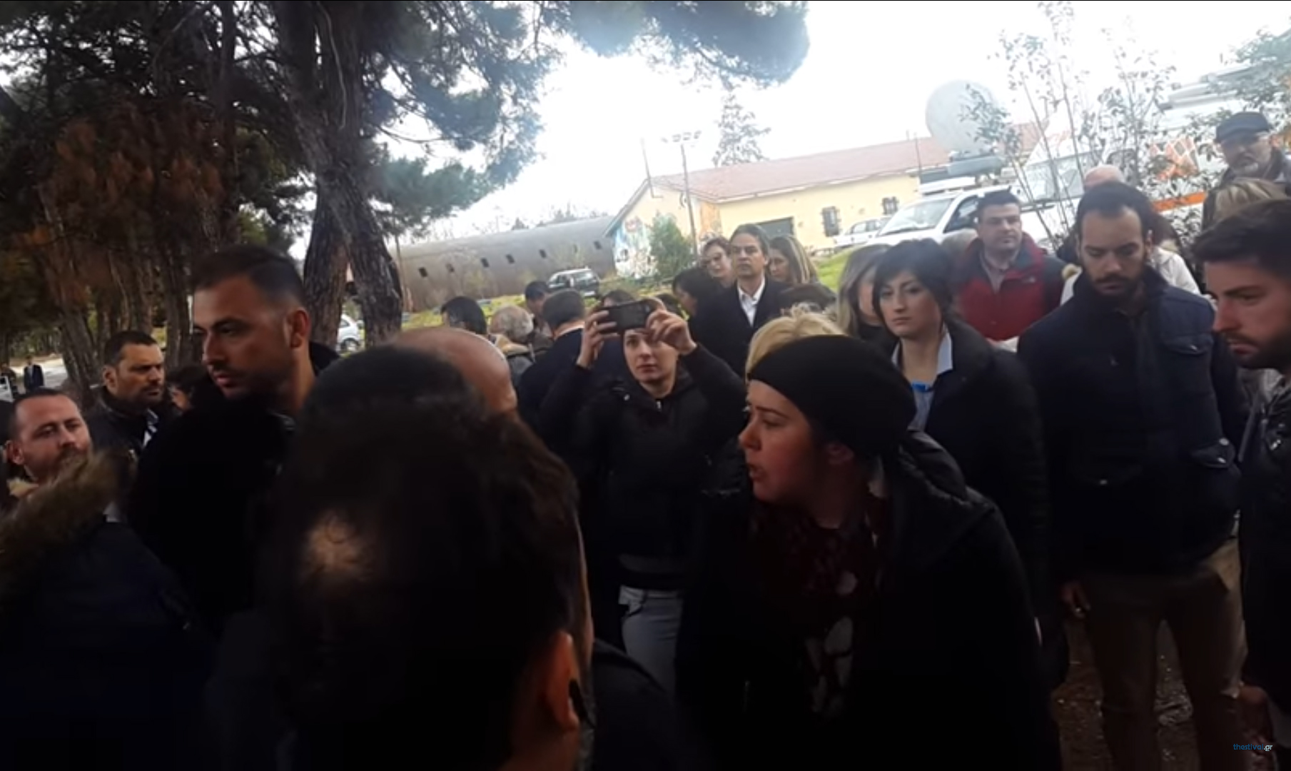 Αγανακτισμένη κατά Τσίπρα: Μπορείς να ζήσεις με 400 ευρώ;