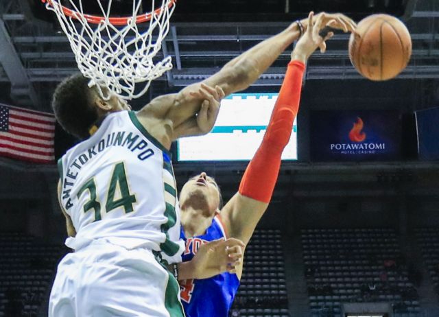 Μαγικός ο Giannis και νέο double-double από τον Κουφό