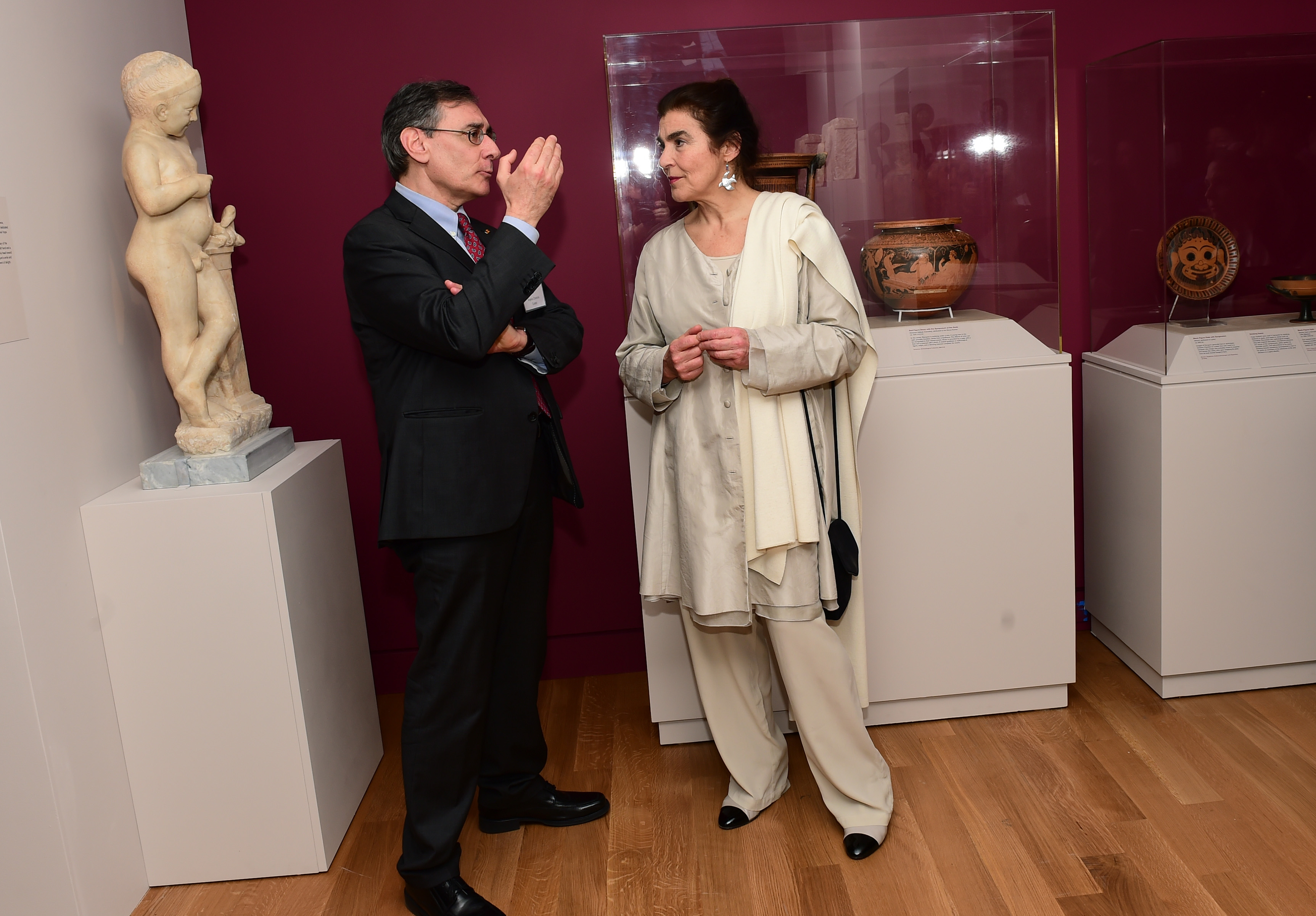 Κονιόρδου: Η Ελλάδα εγκαταλείπει τη νομική οδό για τα Γλυπτά