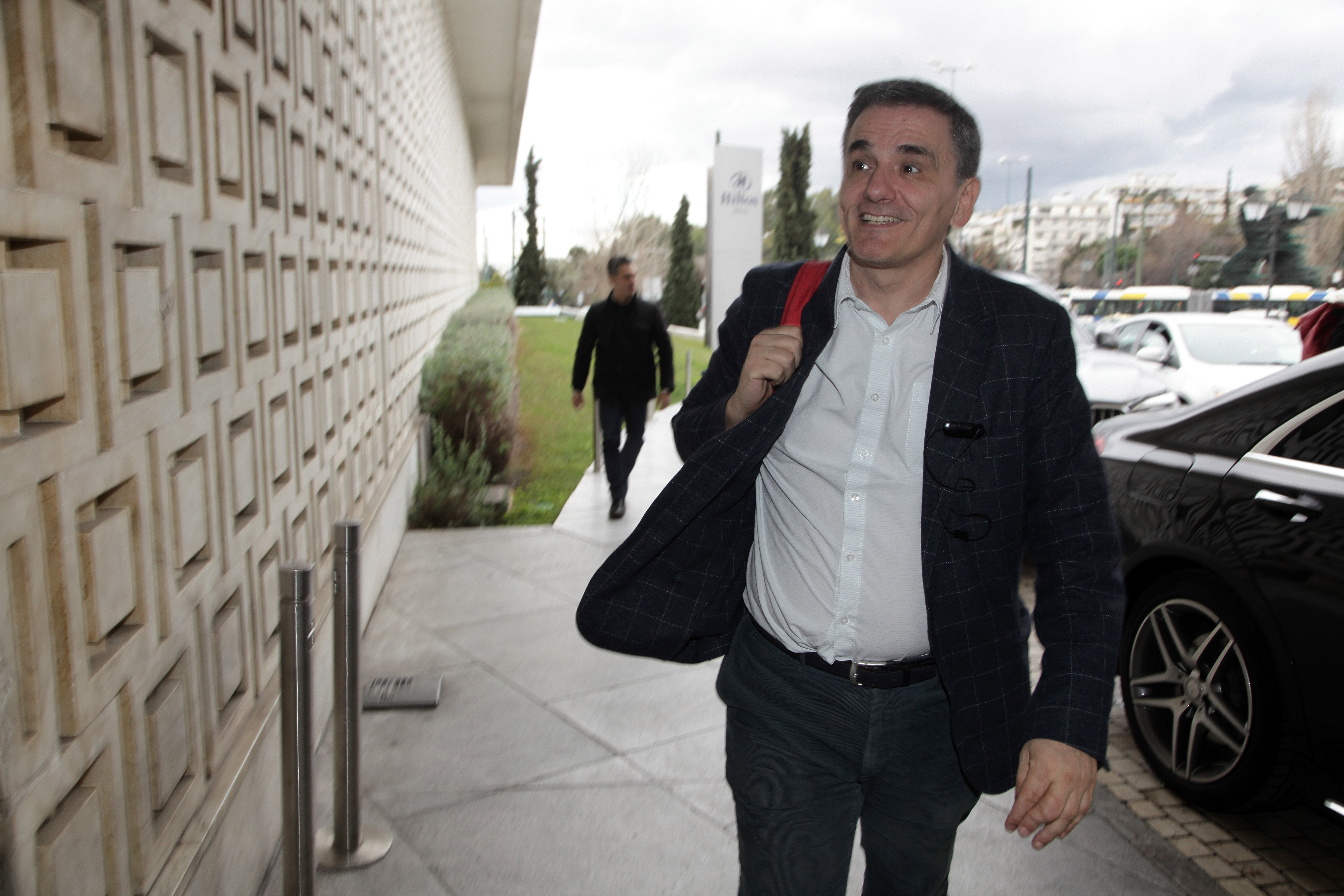 Τηλεδιάσκεψη Τσακαλώτου με τους εκπροσώπους των θεσμών