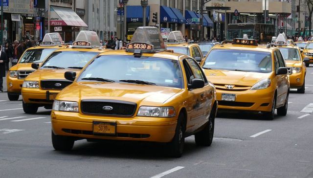 Το κίτρινο χρώμα των ταξί δείχνει να αποτρέπει τα τροχαία