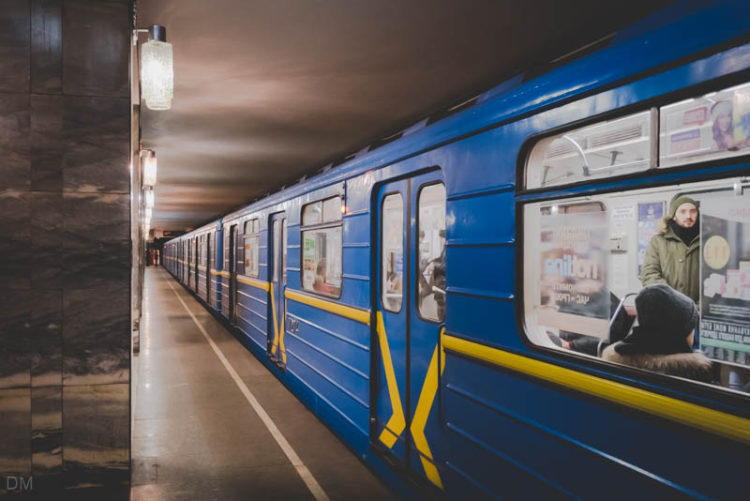 «Happy hour» στο Μετρό του Κιέβου με απαγγελία ποίησης