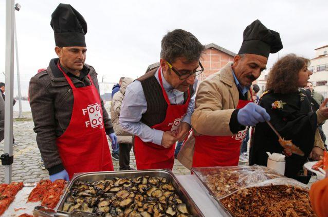 Πρόσφυγες προσέφεραν παραδοσιακά εδέσματα στη Θεσσαλονίκη