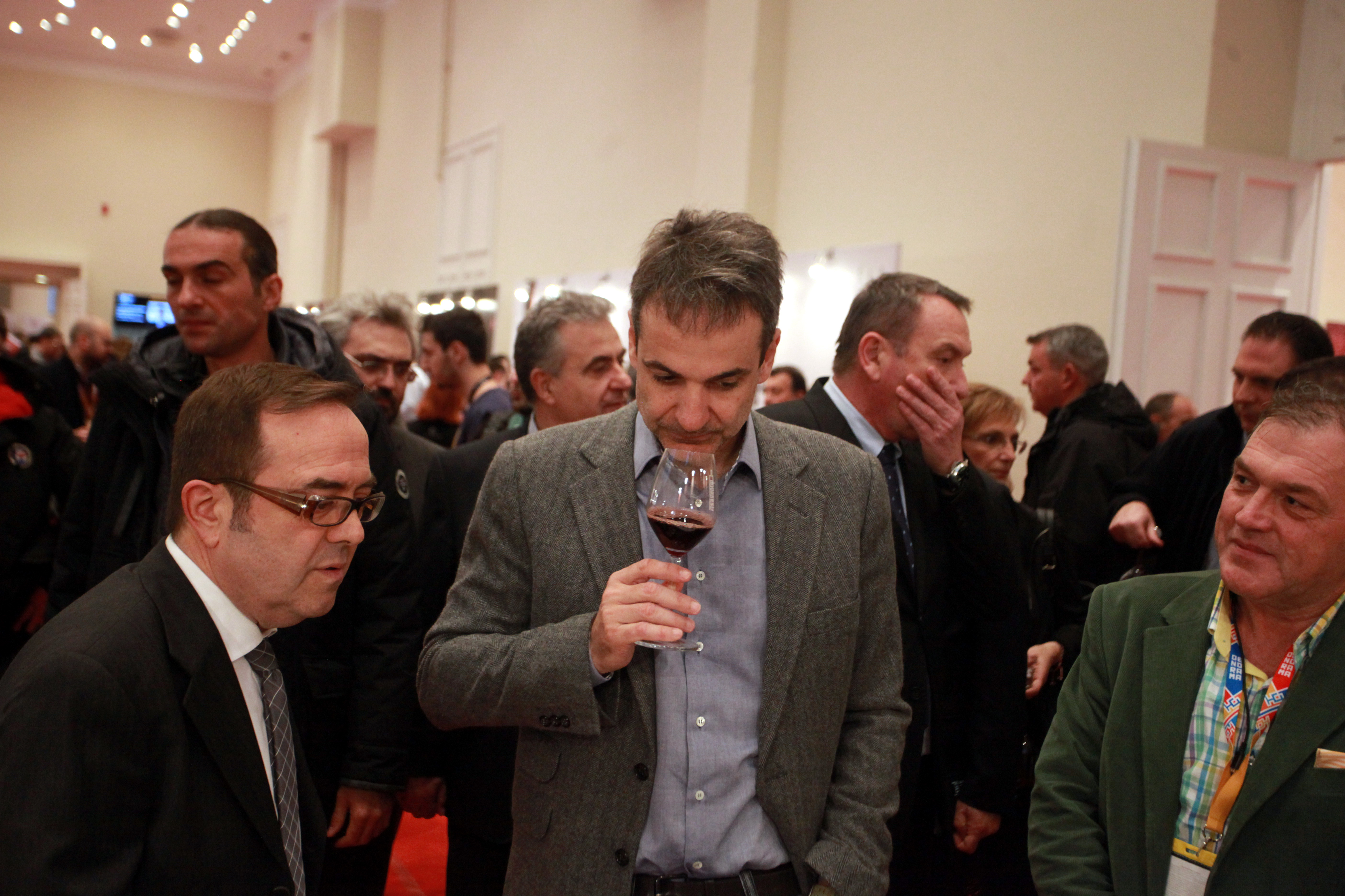 Δέσμευση Μητσοτάκη για κατάργηση του ΕΦΚ στο κρασί