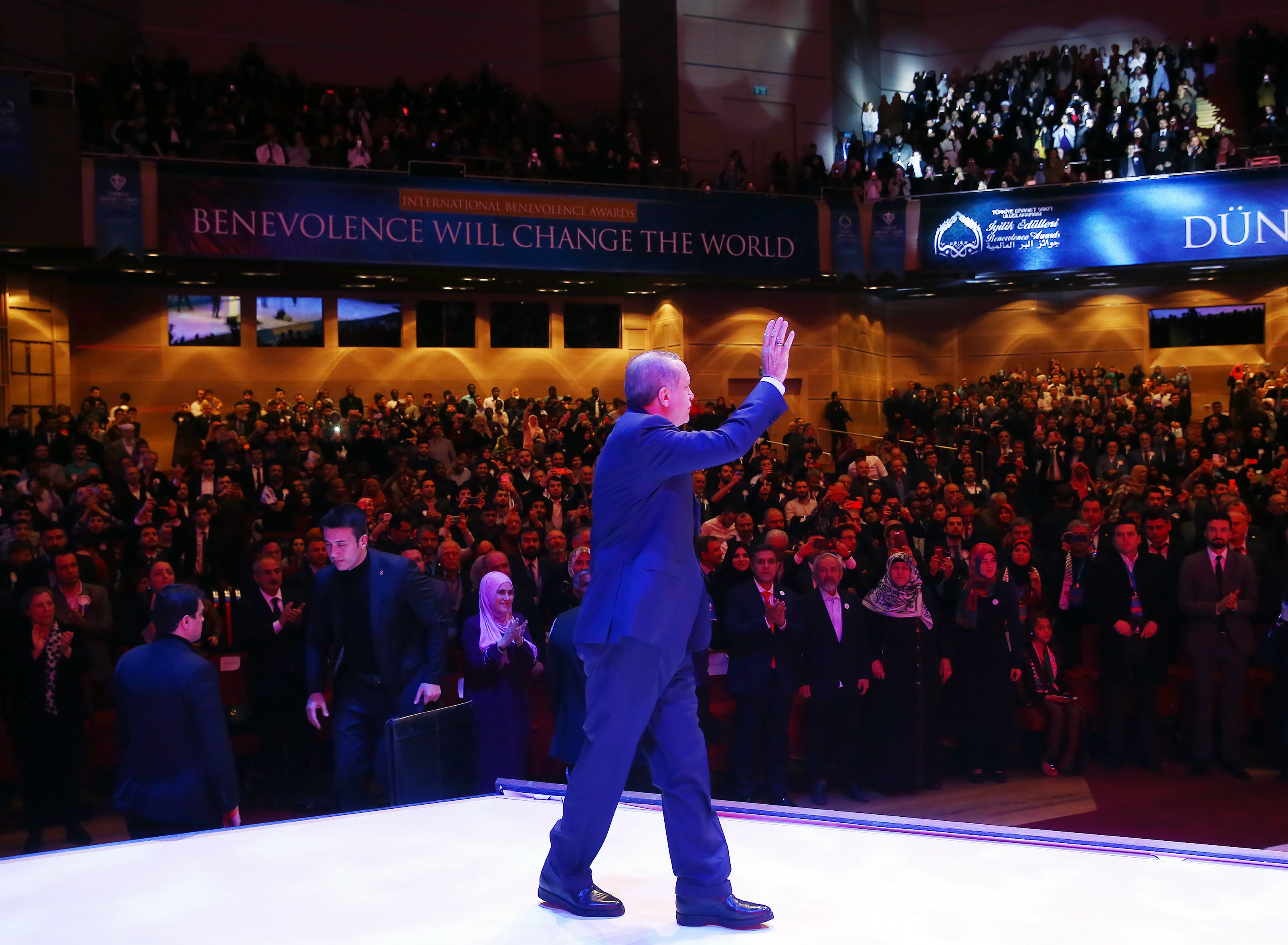Ο Ερντογάν απειλεί την Ολλανδία με μαθήματα διεθνούς διπλωματίας