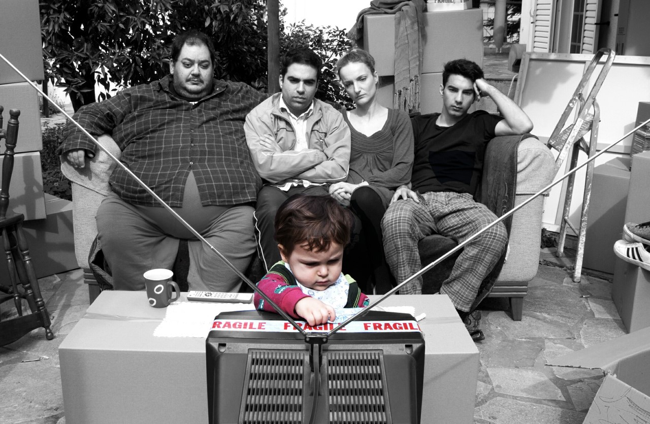 «Χαρτοπόλεμος»: ένα κωμικοτραγικό θρίλερ στο Ιλίσια – Βολανάκης