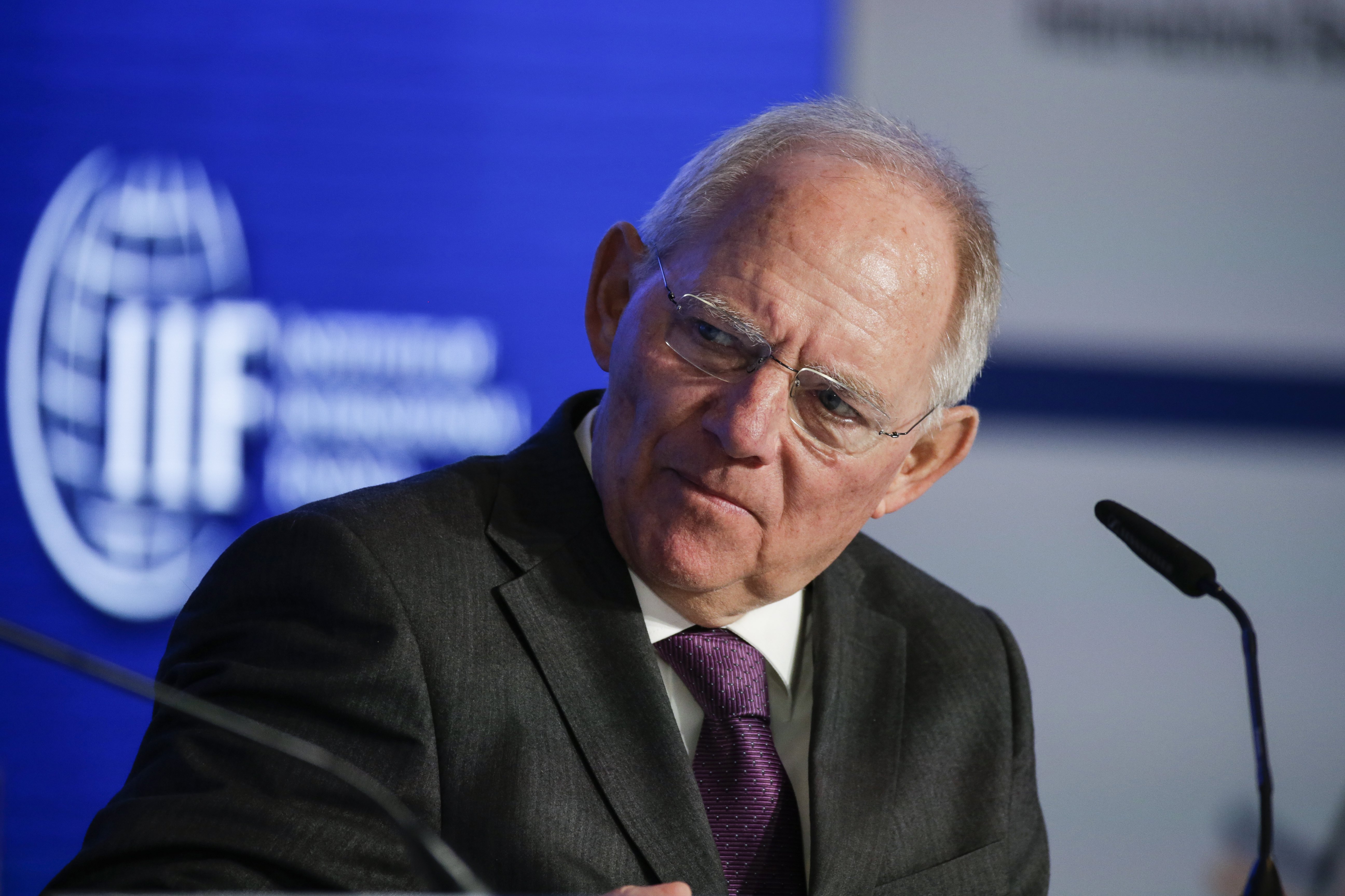 Σόιμπλε: Να υπογράφονται μελλοντικά μέτρα και από την αντιπολίτευση