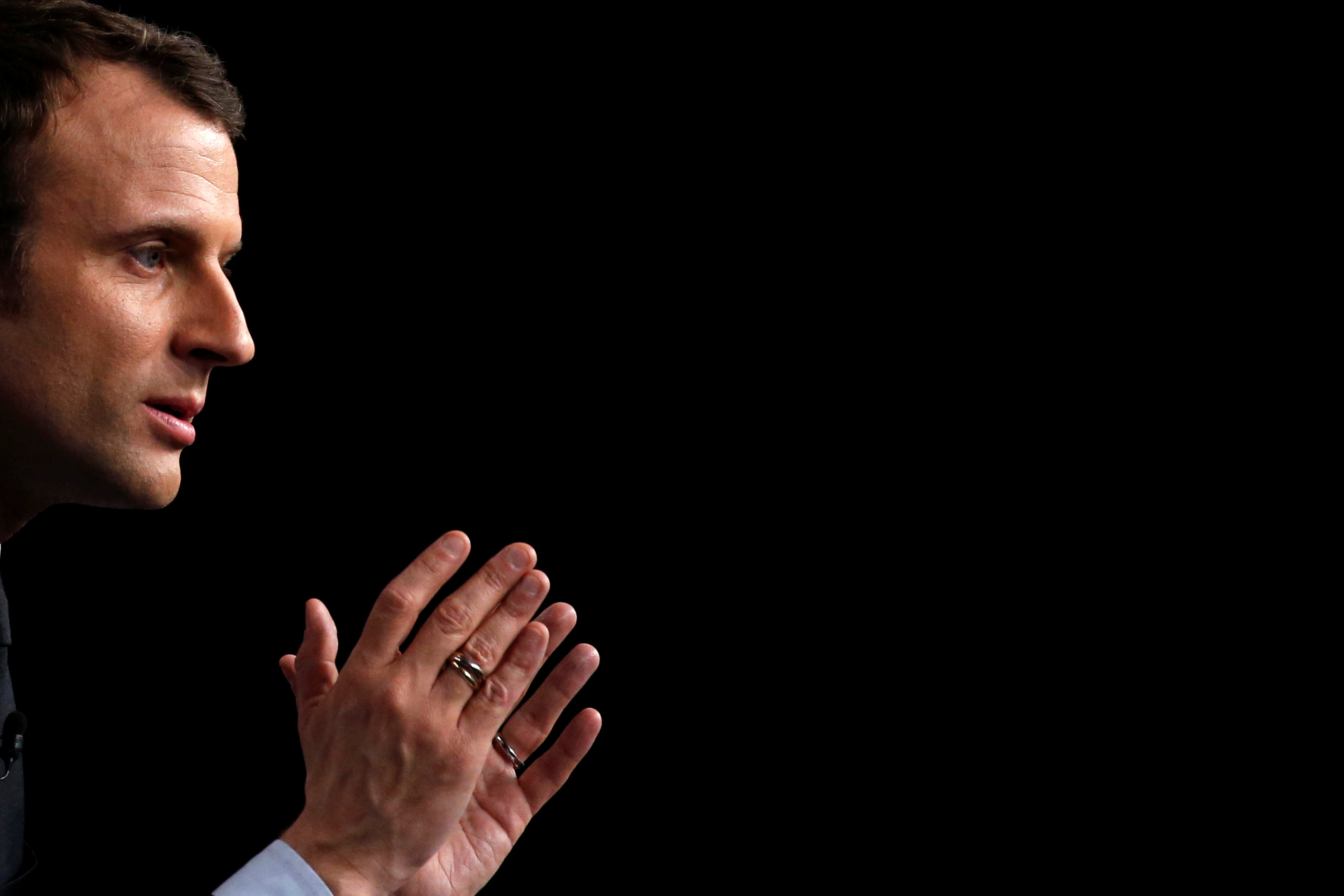 Αμφίρροπη η μάχη για τον α’ γύρο των εκλογών στη Γαλλία