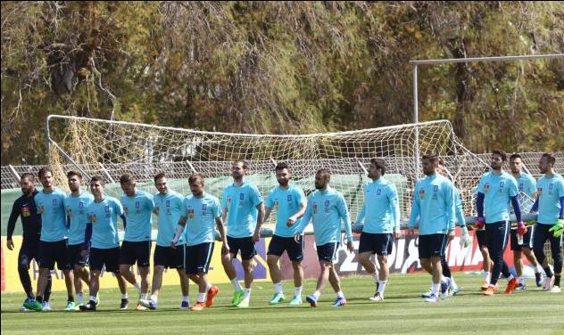 Περισσότεροι από 2.500 Έλληνες στο πλευρό της Eθνικής μας στο Βέλγιο