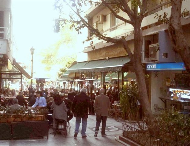 Έρευνες για το …ιπτάμενο πιστόλι στον πεζόδρομο της οδού Τσακάλωφ