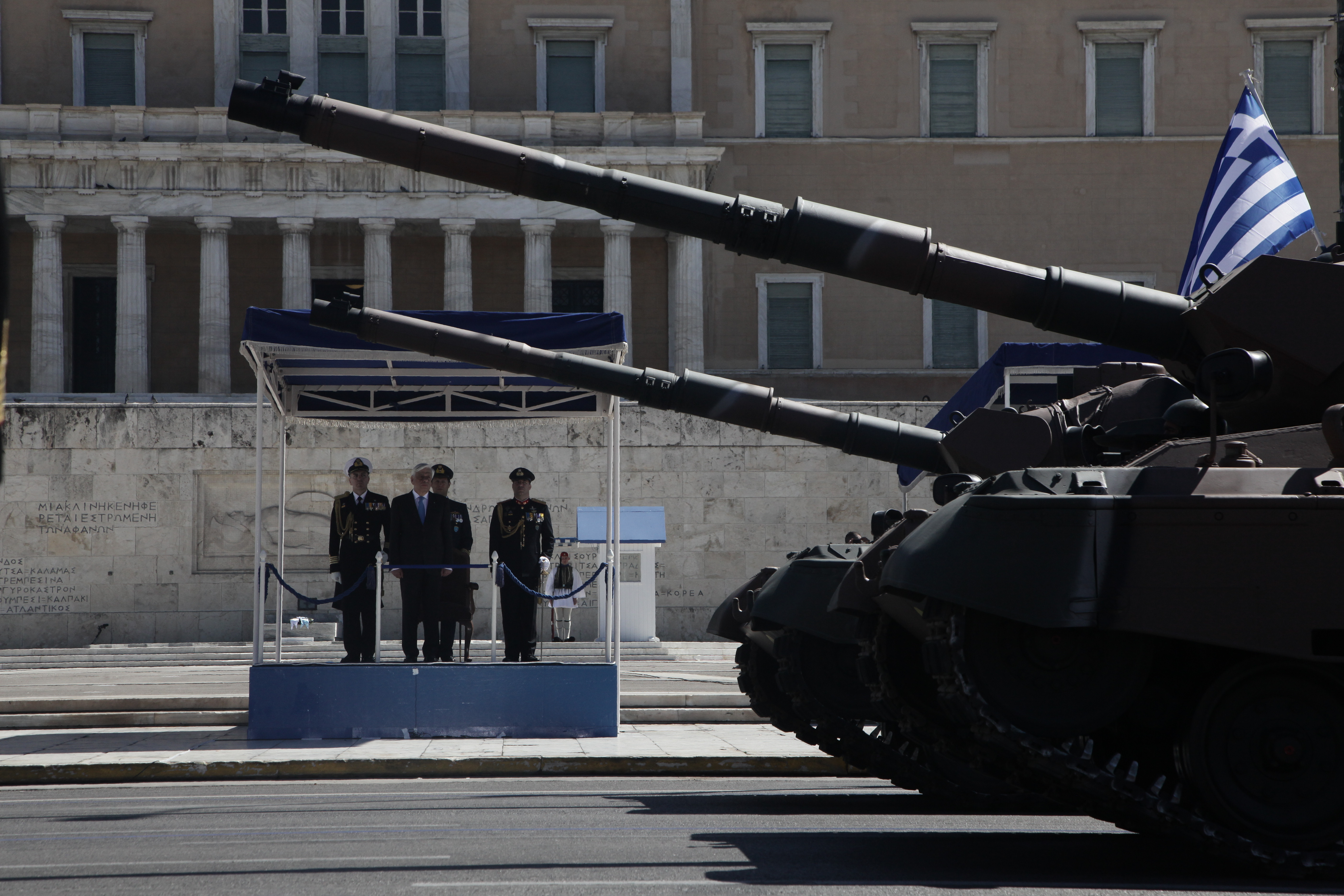 Πλήθος κόσμου παρακολούθησε την στρατιωτική παρέλαση