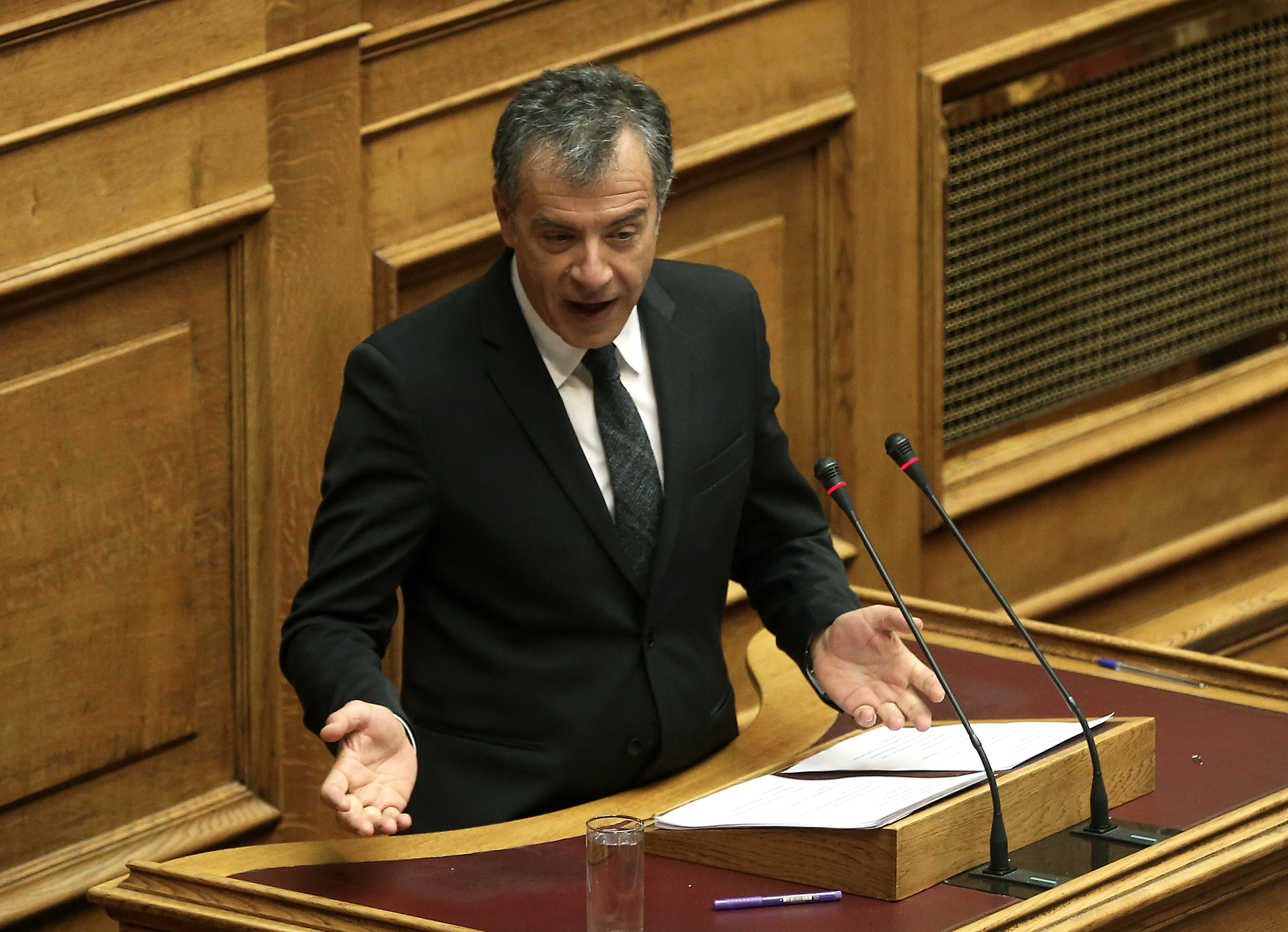 Θεοδωράκης: Αν αργήσει η αξιολόγηση, θα κάνουμε εξεταστικές και για τον Μεταξά