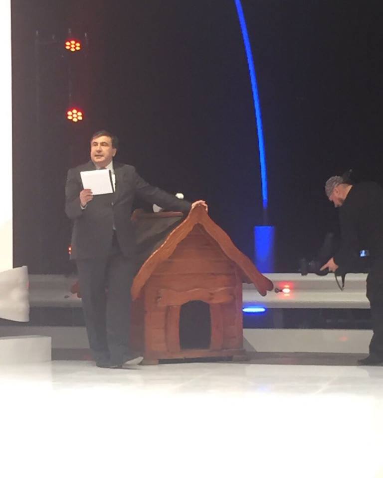 Από πρόεδρος, τηλεπαρουσιαστής ο πρώην ηγέτης της Γεωργίας, Μ.Σαακασβίλι