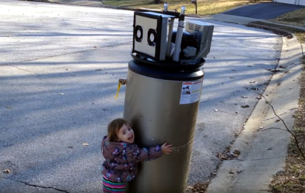 Η Ράινα συναντά ένα «ρομπότ»