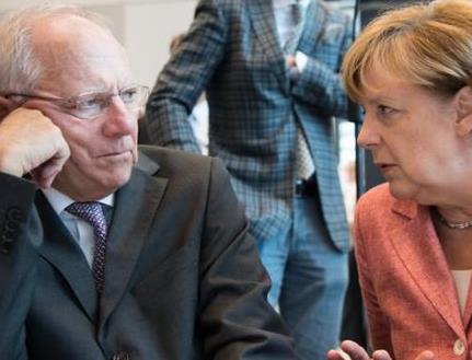 «Όχι» Σόιμπλε και Μέρκελ σε πάγωμα των ελληνικών επιτοκίων