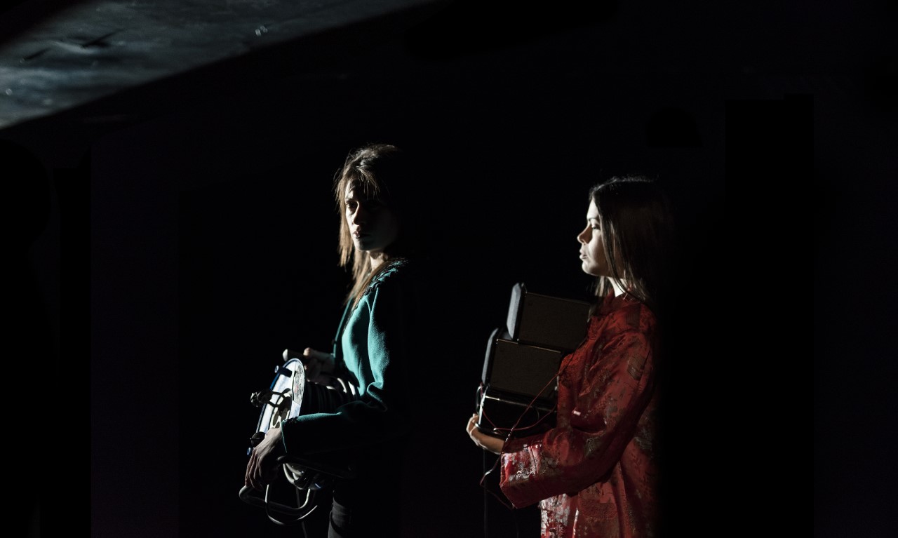 Κάθε παράσταση και άλλος πρωταγωνιστής στη βραβευμένη «Βελανιδιά»