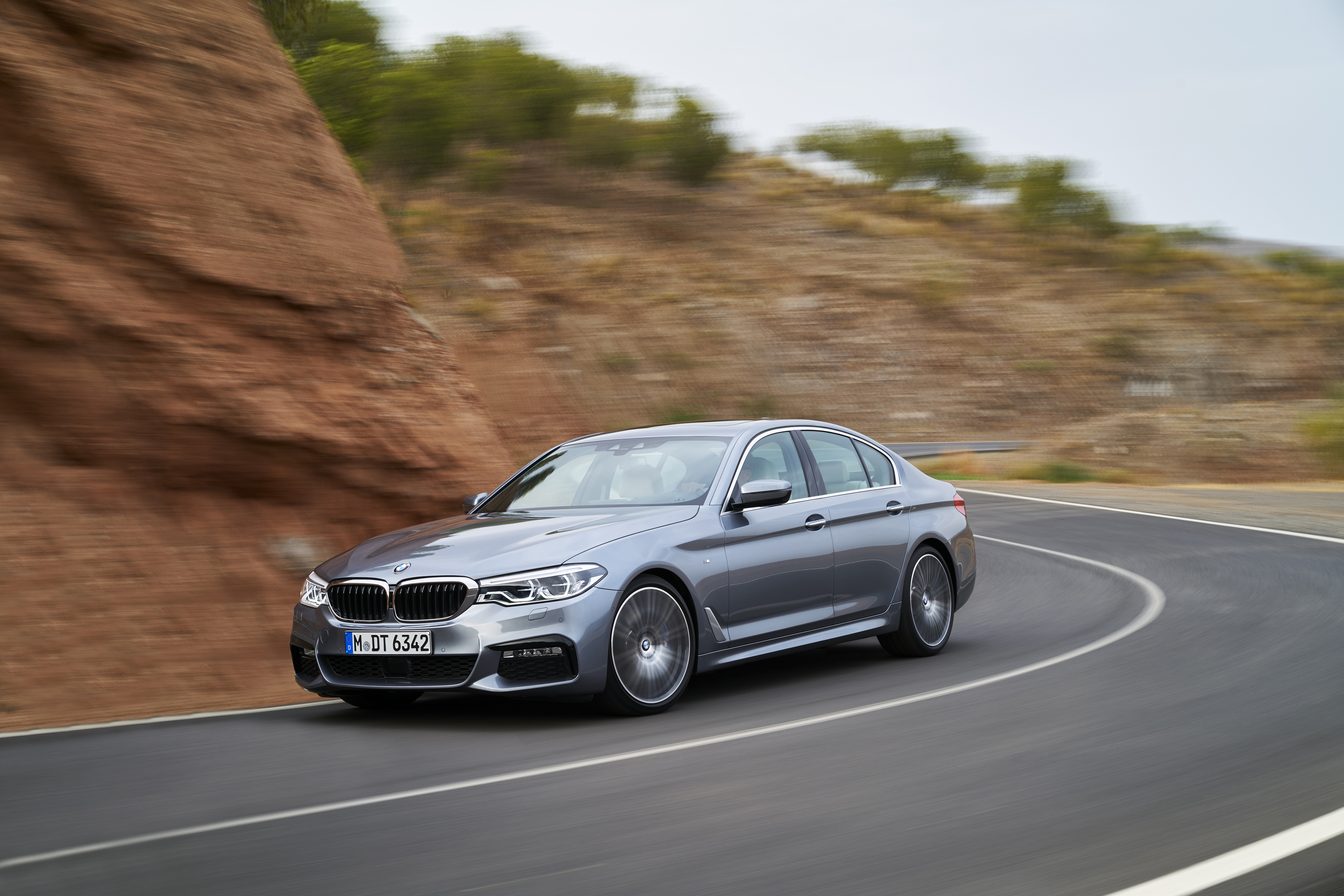 BMW 5: Βρίσκει και χώρο στάθμευσης