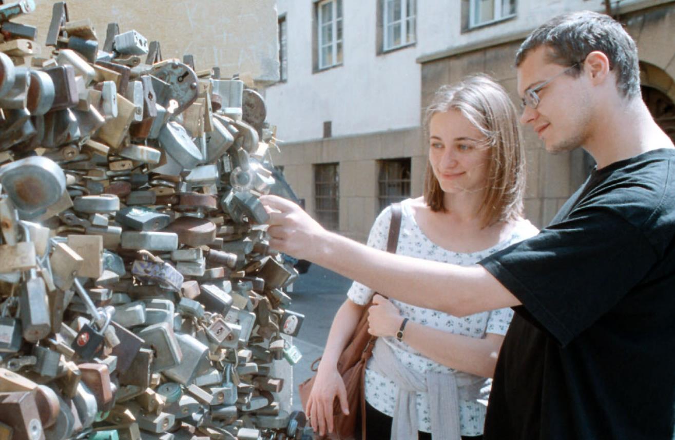 Αλυσίδα ξενοδοχείων ξέρει πώς ένα ζευγάρι δεν χωρίζει