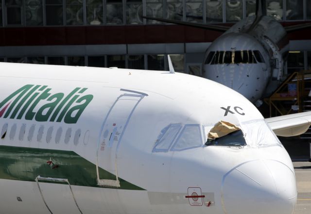 Οι εργαζόμενοι της Alitalia απέρριψαν το σχέδιο αναδιάρθρωσης